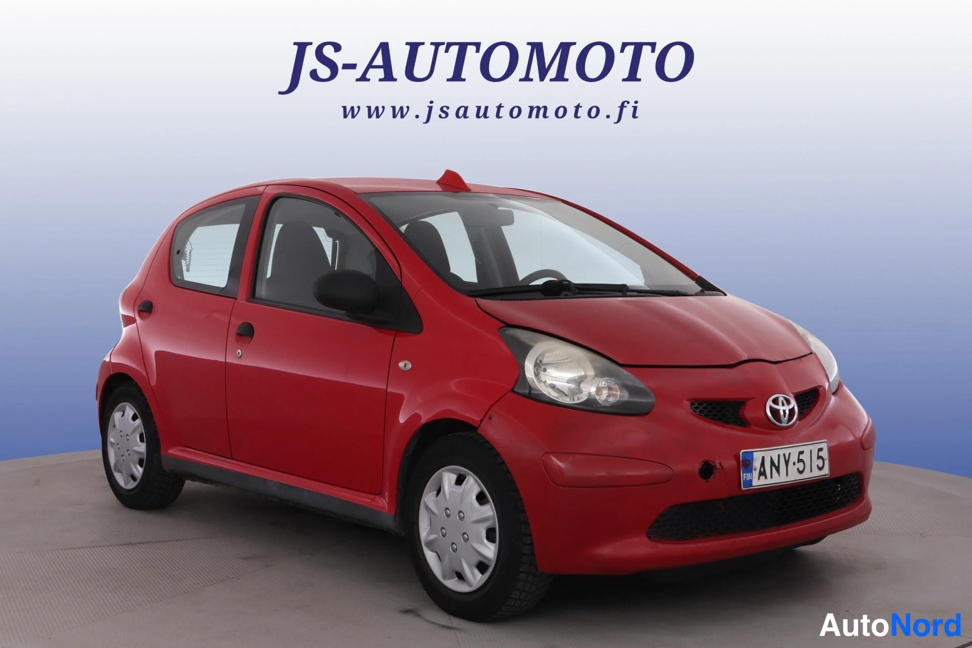 Punainen Toyota Aygo 2008, etuviisto, keula oikealle, kuva 4