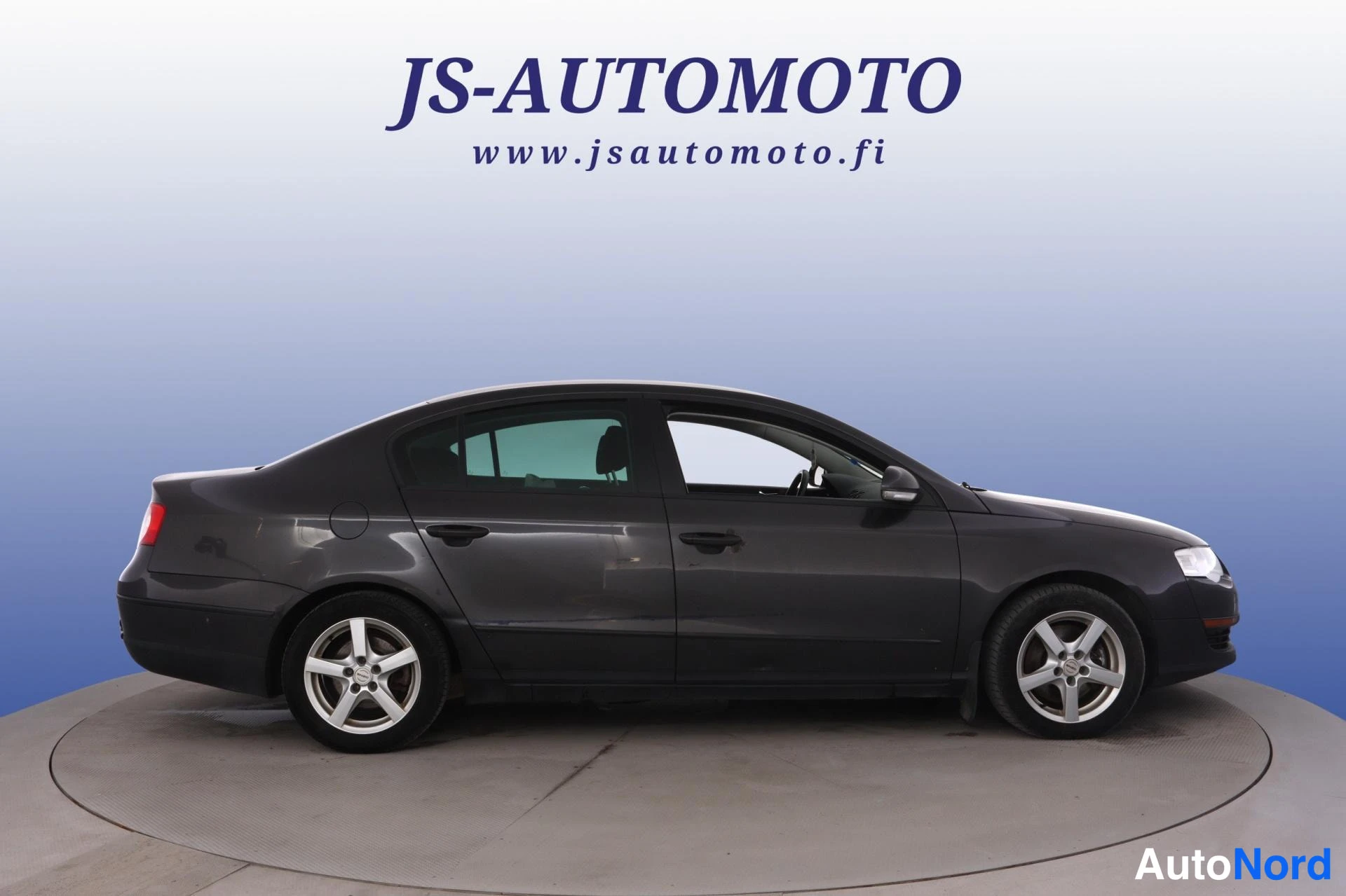 Musta Volkswagen Passat 2008, sivulta, kuva 3