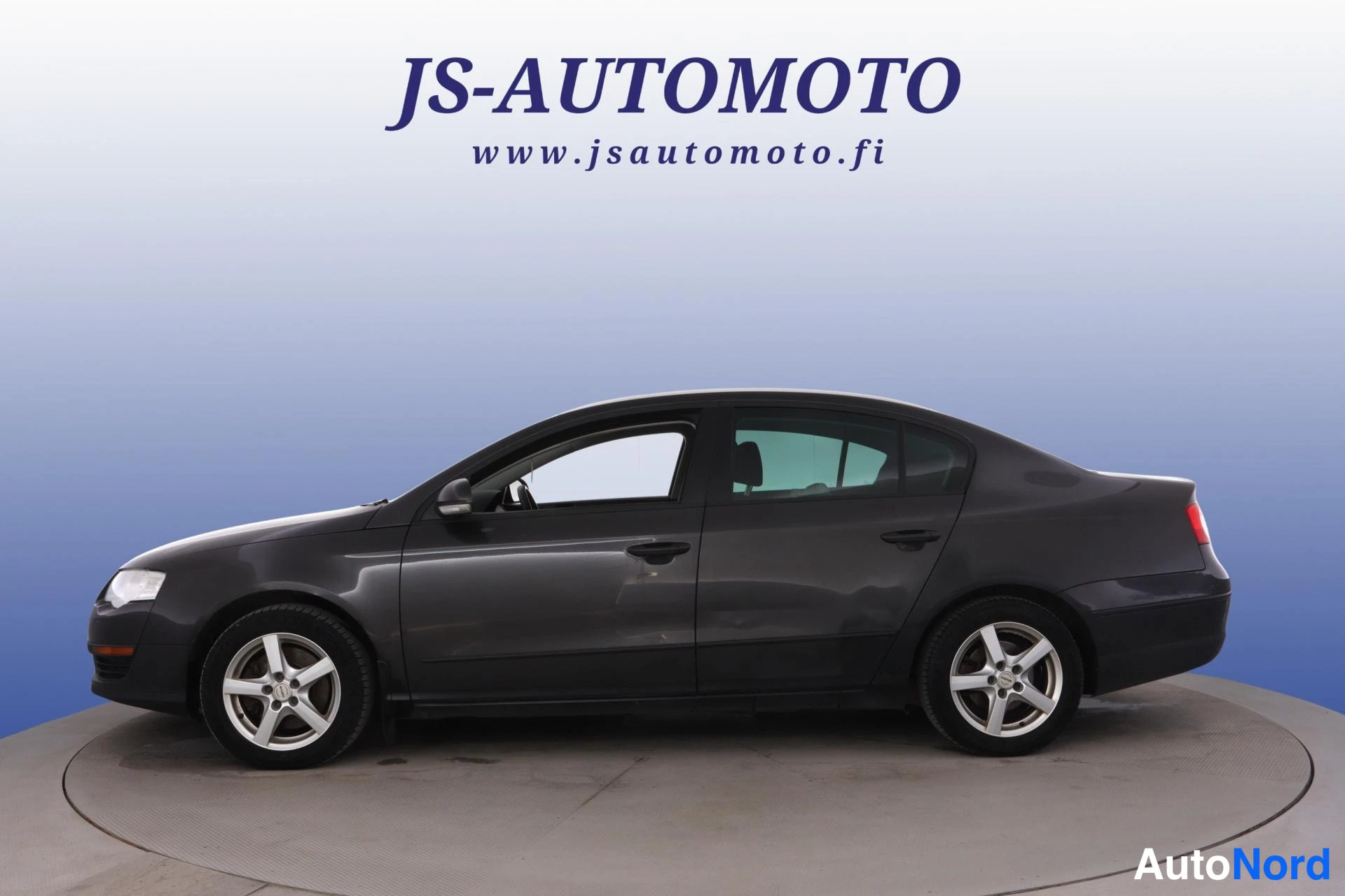 Musta Volkswagen Passat 2008, sivulta, kuva 4