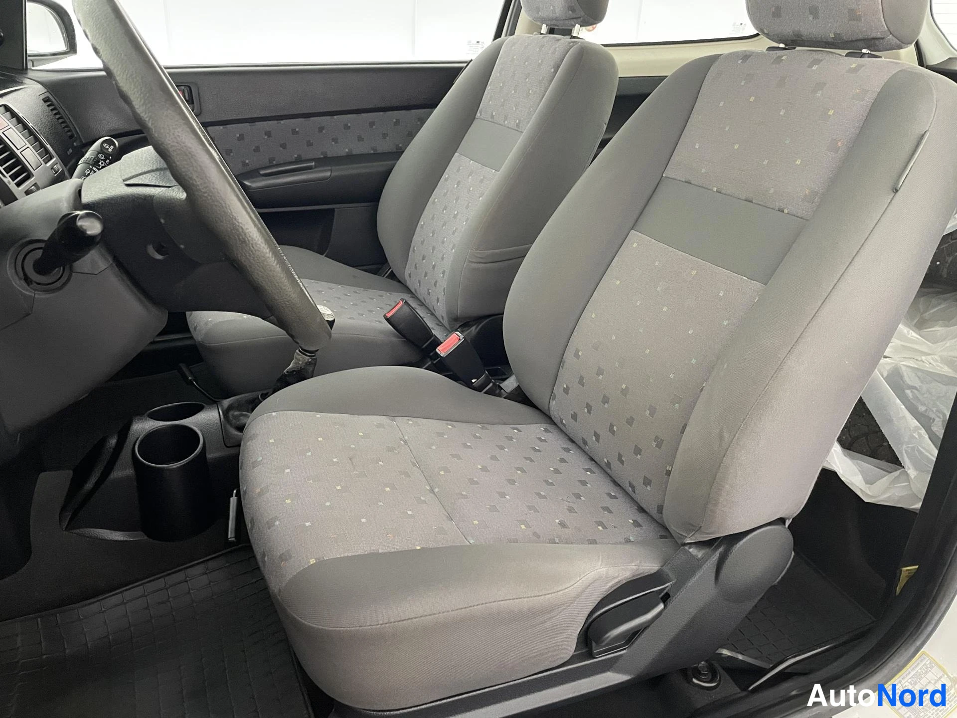 Valkoinen Hyundai Getz 2005, etuistuimet, kuva 9