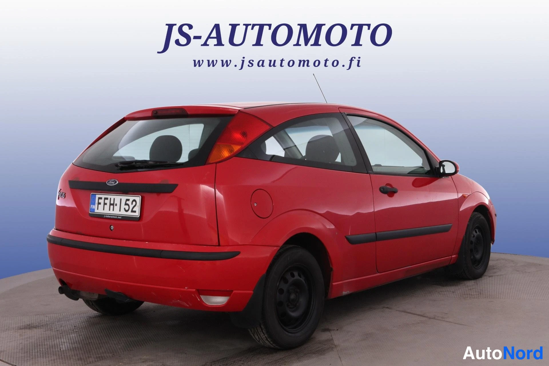 Röd Ford Focus 2002, snett bakifrån, bild 5