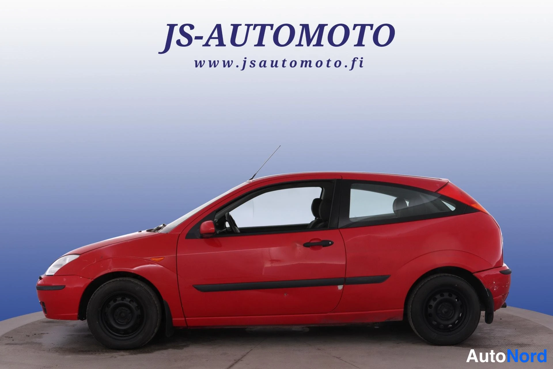 Röd Ford Focus 2002, snett framifrån, fronten åt vänster, bild 2