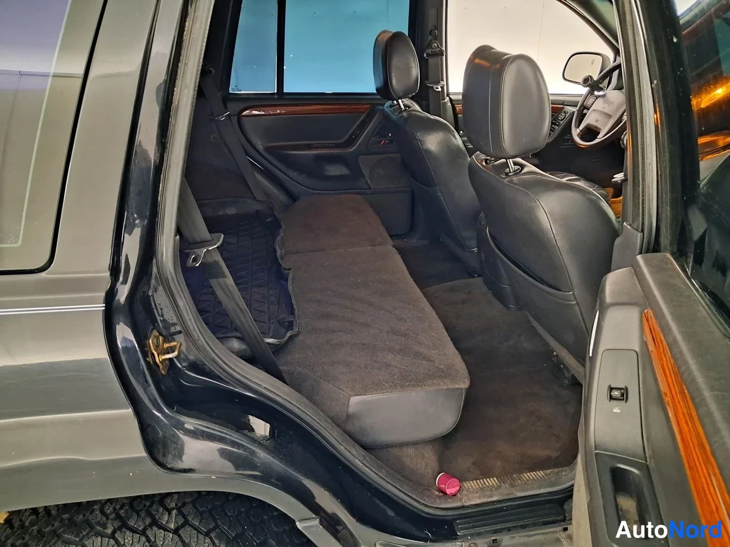 Svart Jeep Grand Cherokee 2000, baksäten, bild 13
