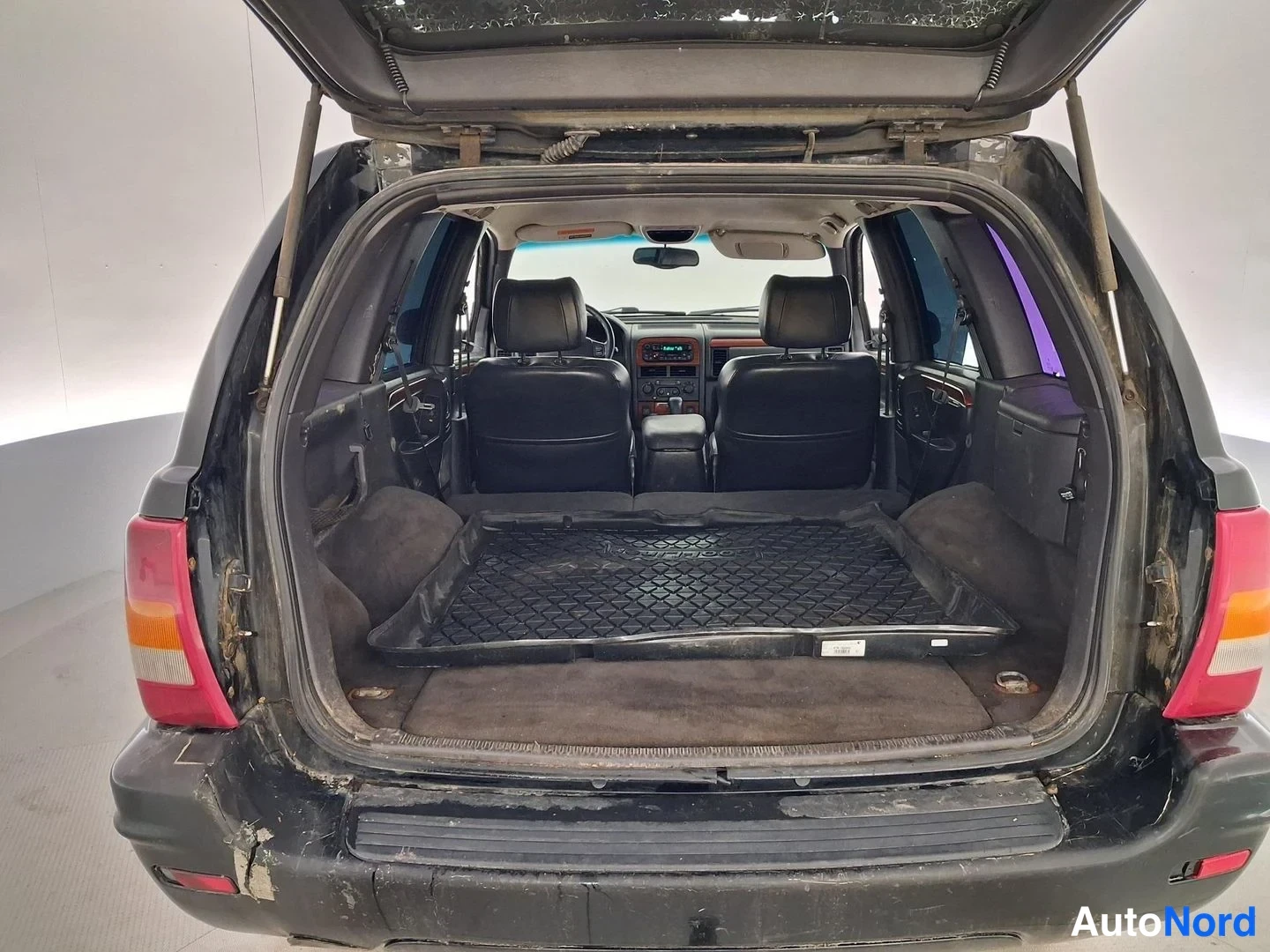 Svart Jeep Grand Cherokee 2000, bagageutrymme, bild 14