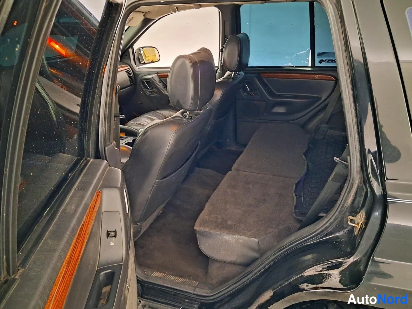 Svart Jeep Grand Cherokee 2000, baksäten, bild 12