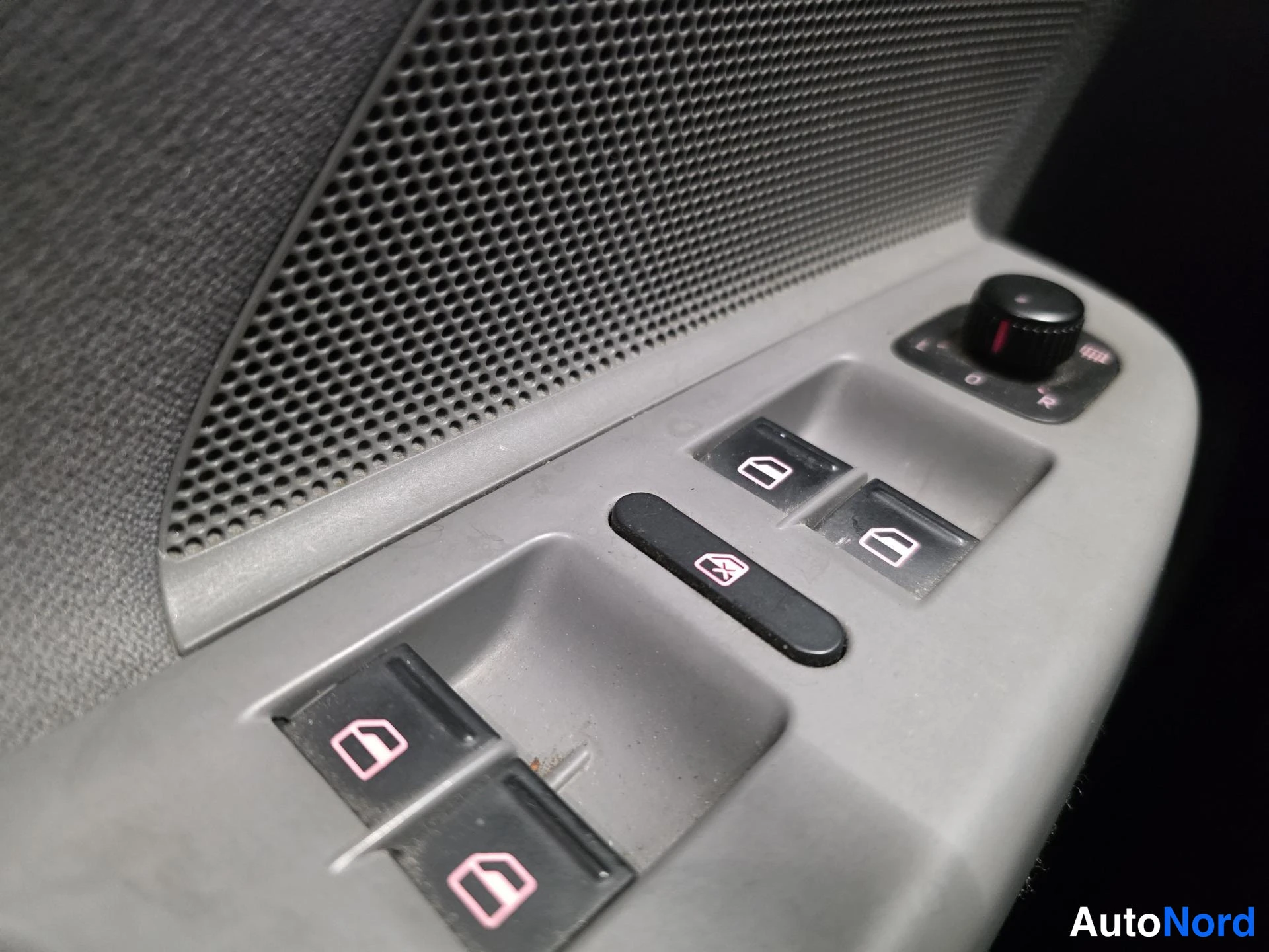 Blå Volkswagen Golf 2009, detalj, bild 16