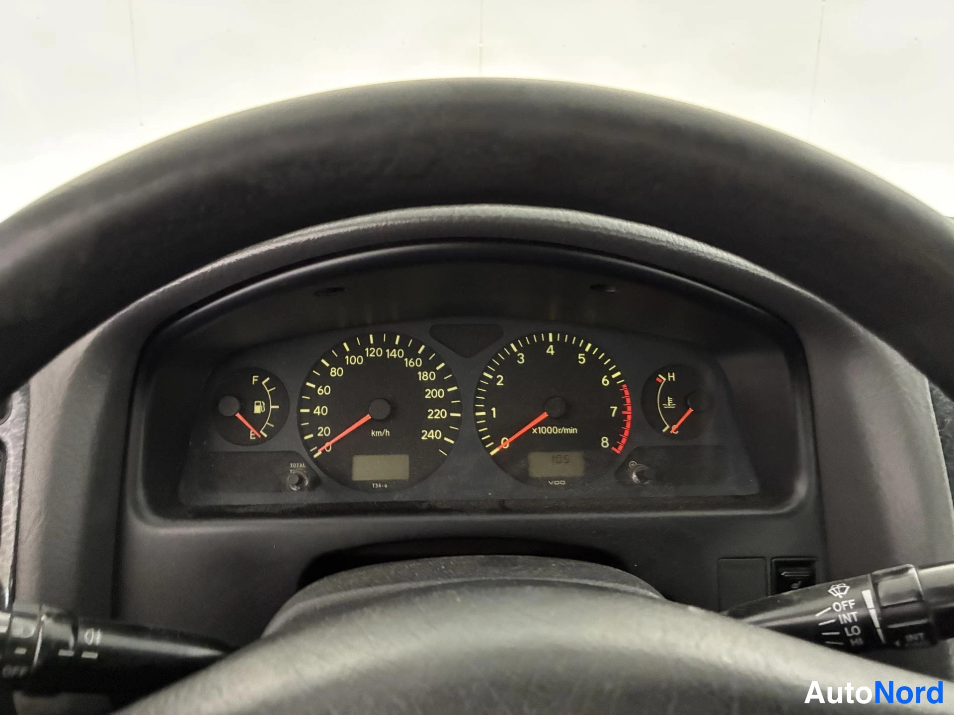 Silver Toyota Avensis 1999, detalj, bild 17