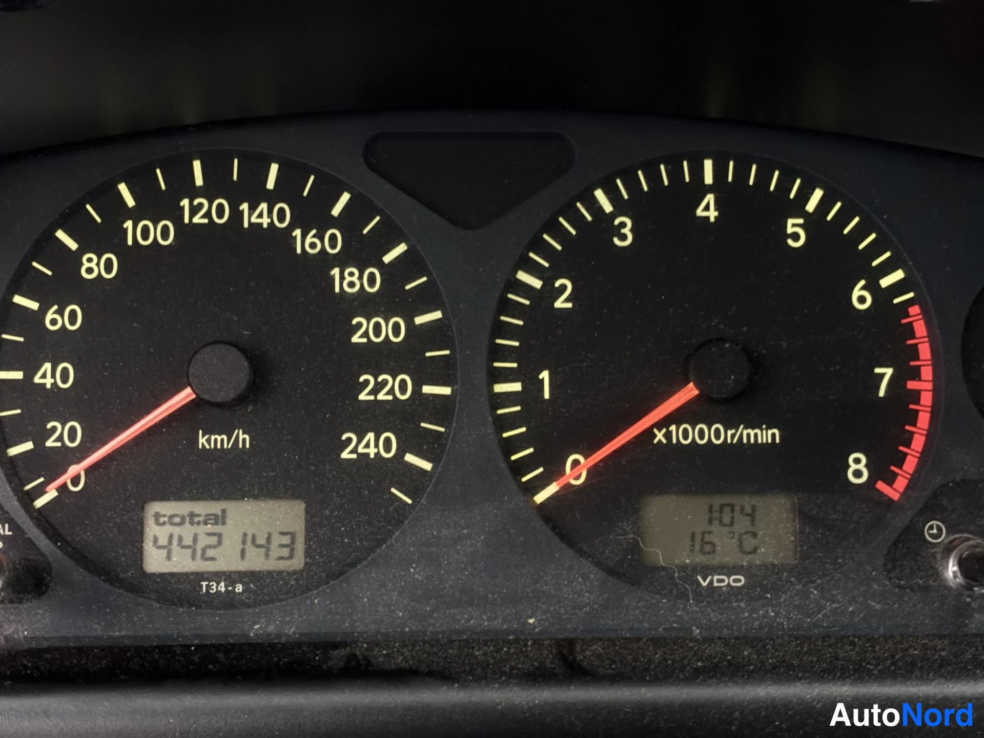 Silver Toyota Avensis 1999, detalj, bild 18
