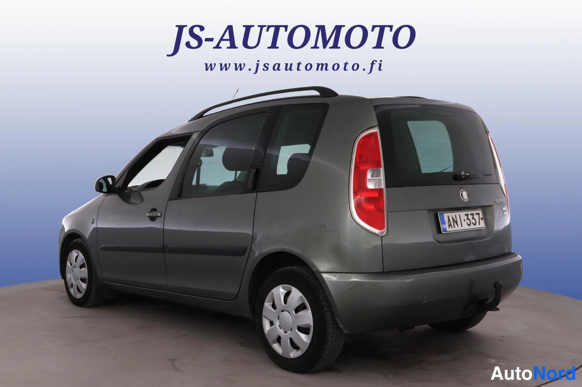 Grön Skoda Roomster 2007, snett bakifrån, bild 6