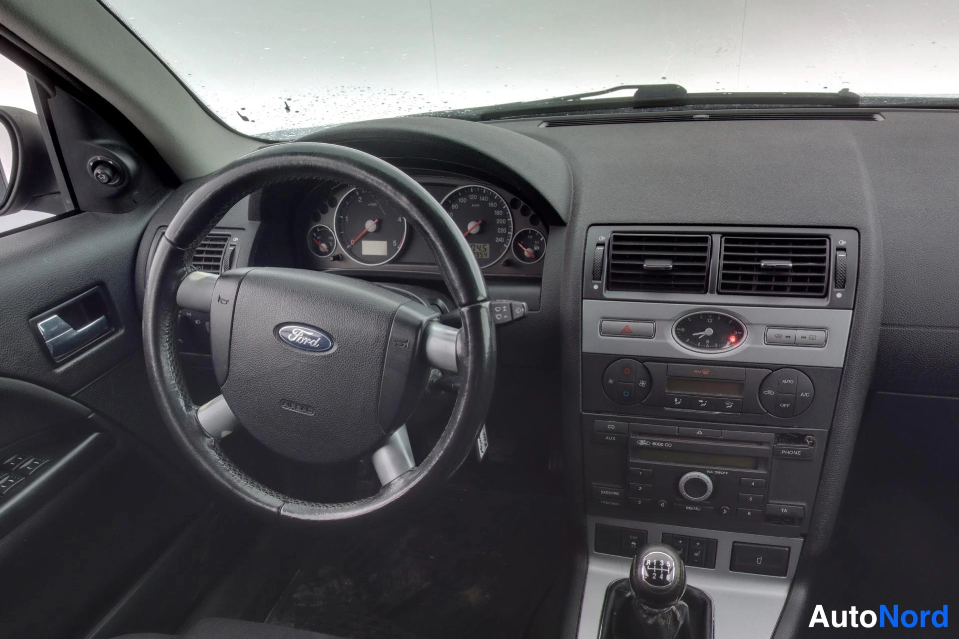Sininen Ford Mondeo 2005, yksityiskohta, kuva 15