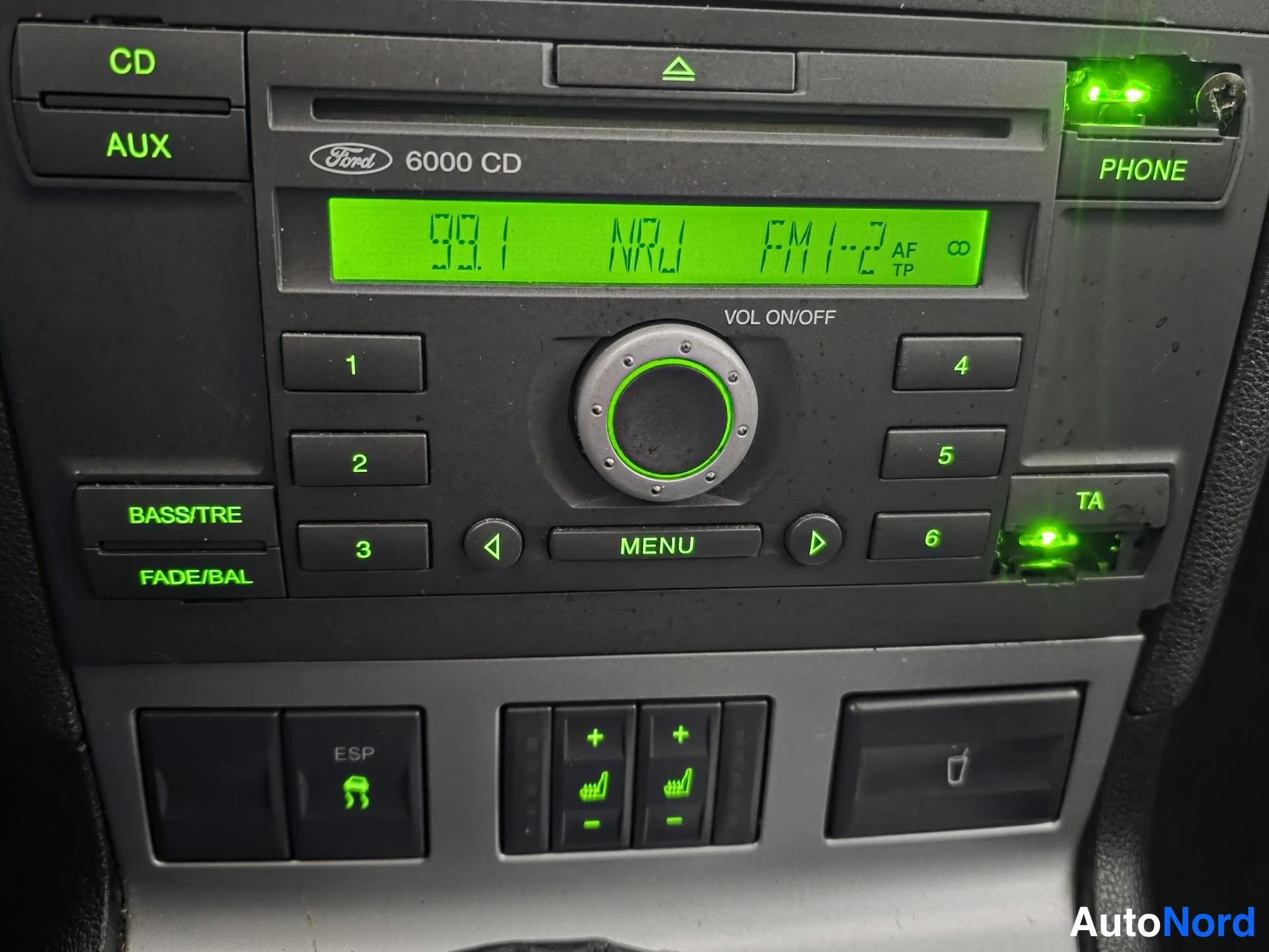 Sininen Ford Mondeo 2005, yksityiskohta, kuva 16