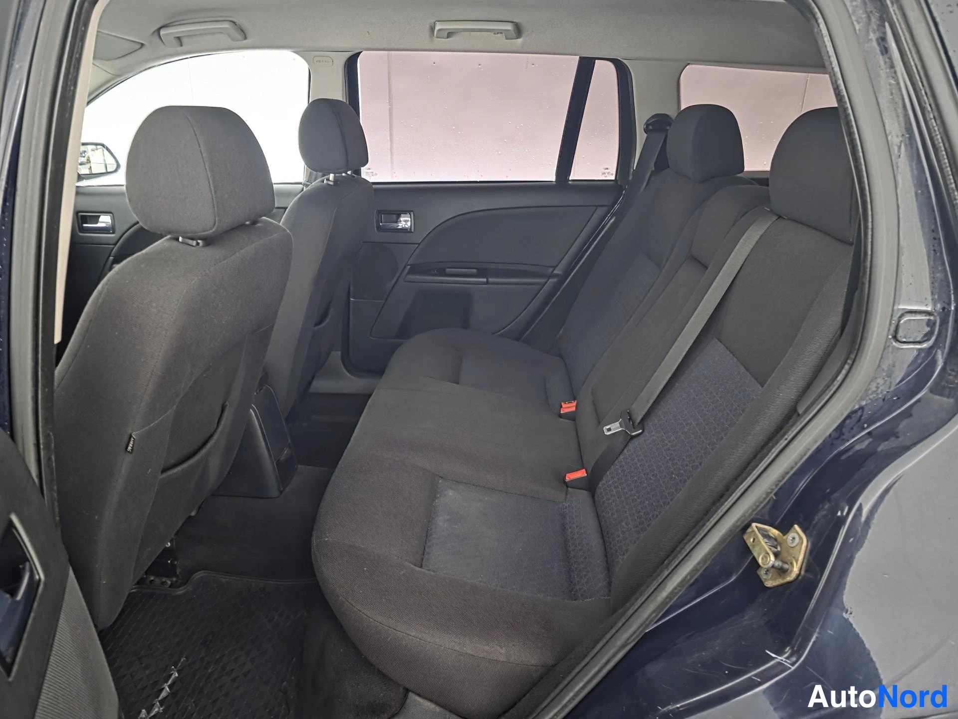 Sininen Ford Mondeo 2005, takaistuimet, kuva 12