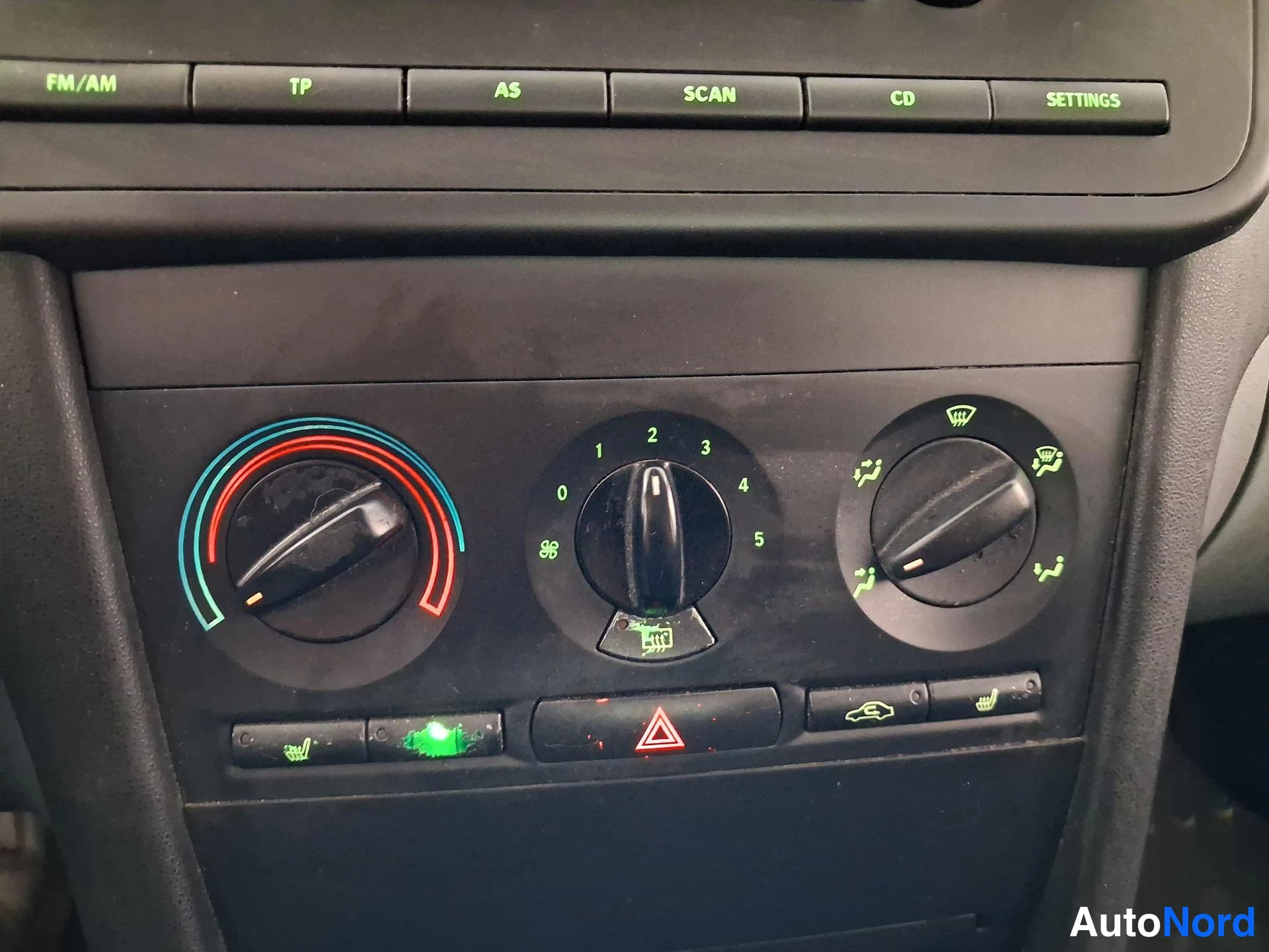 Grey Saab 9-3 2005, detail, photo 18