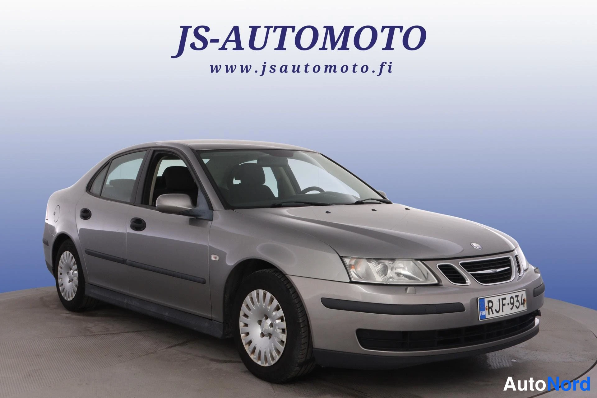 Grey Saab 9-3 2005, front three-quarter, nose to the right, photo 2