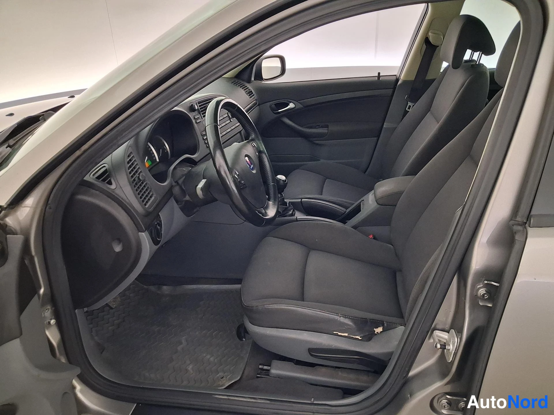 Grey Saab 9-3 2005, front seats, photo 10