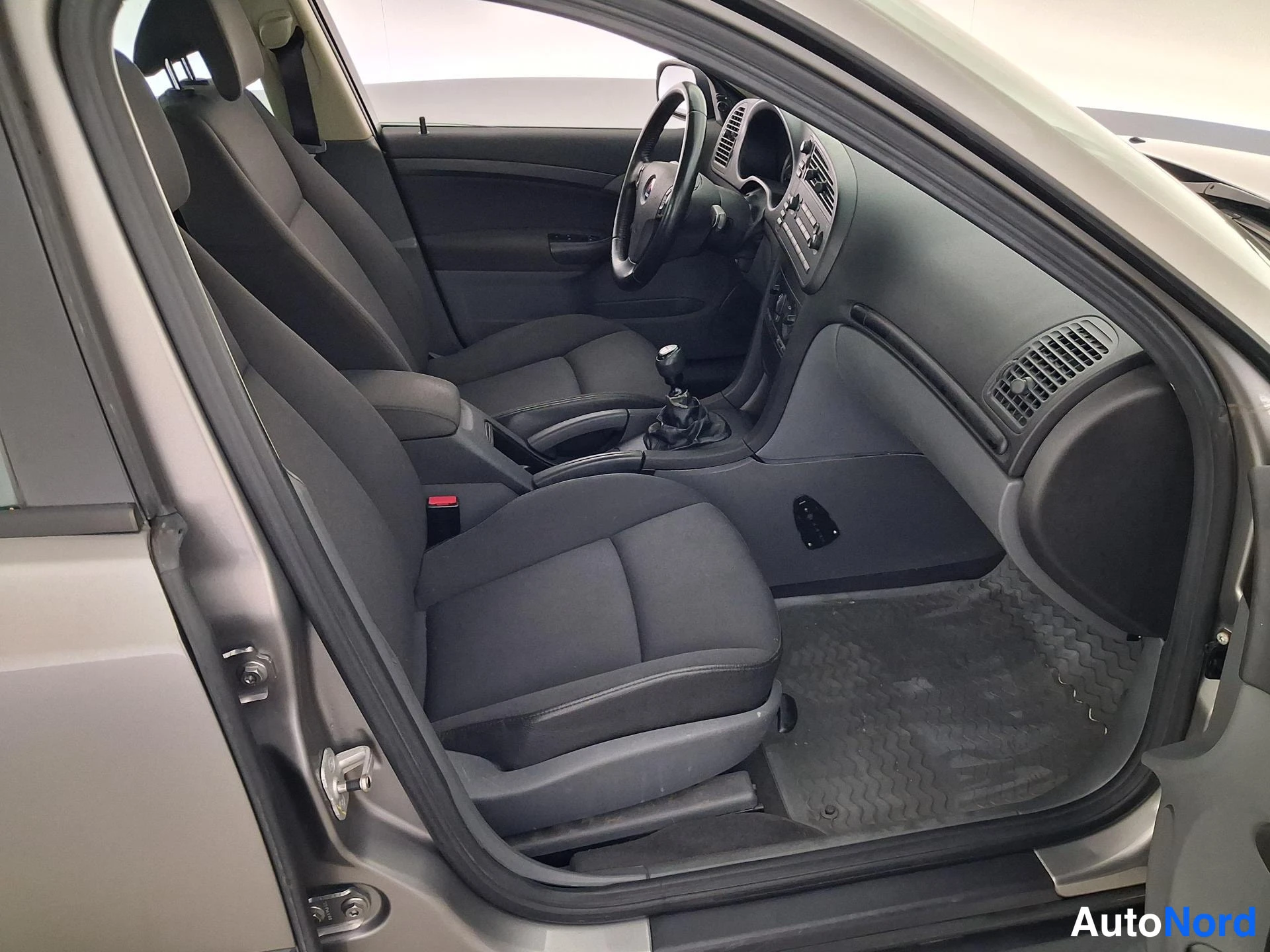 Grey Saab 9-3 2005, front seats, photo 11
