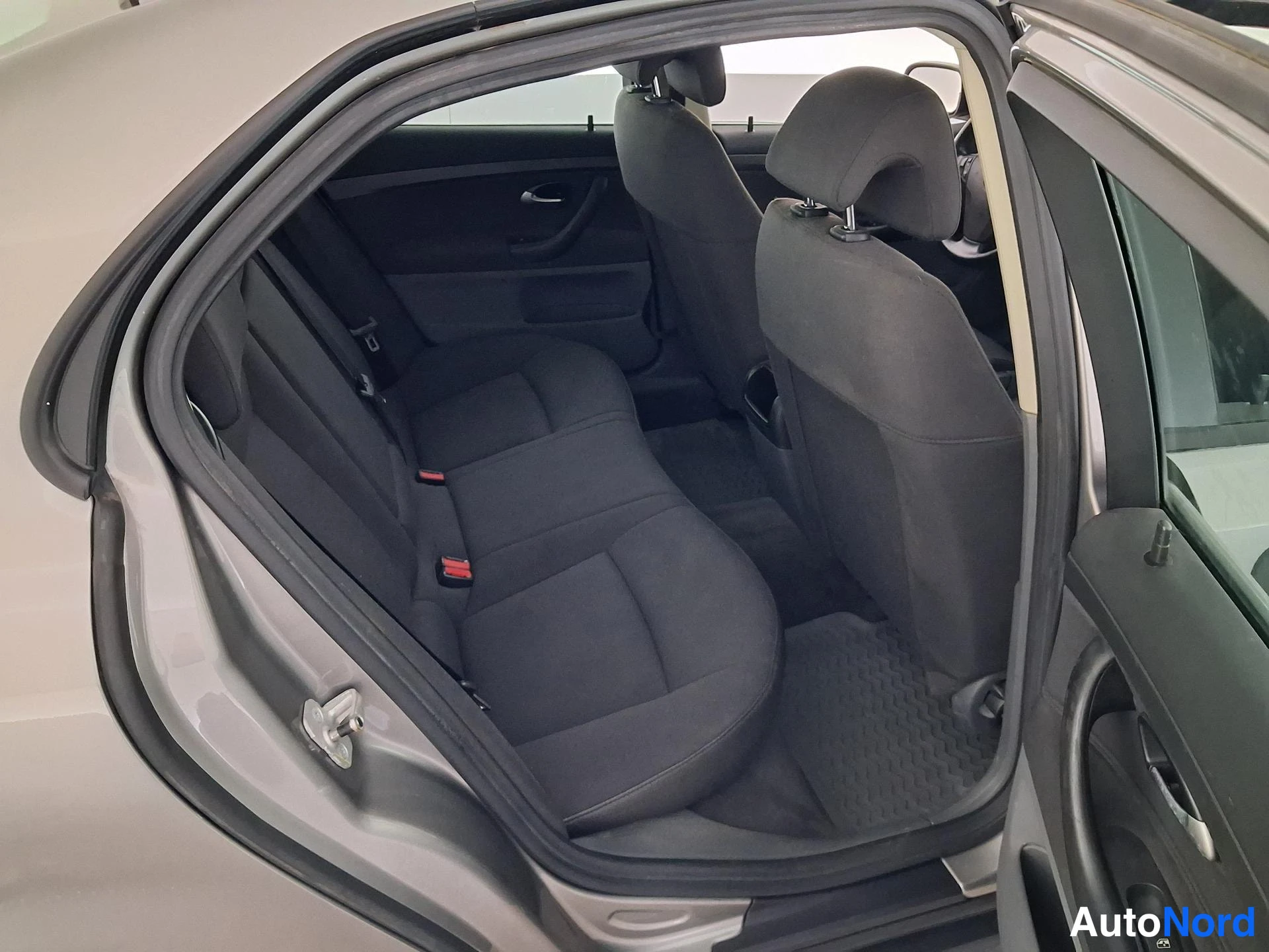 Grey Saab 9-3 2005, rear seats, photo 14