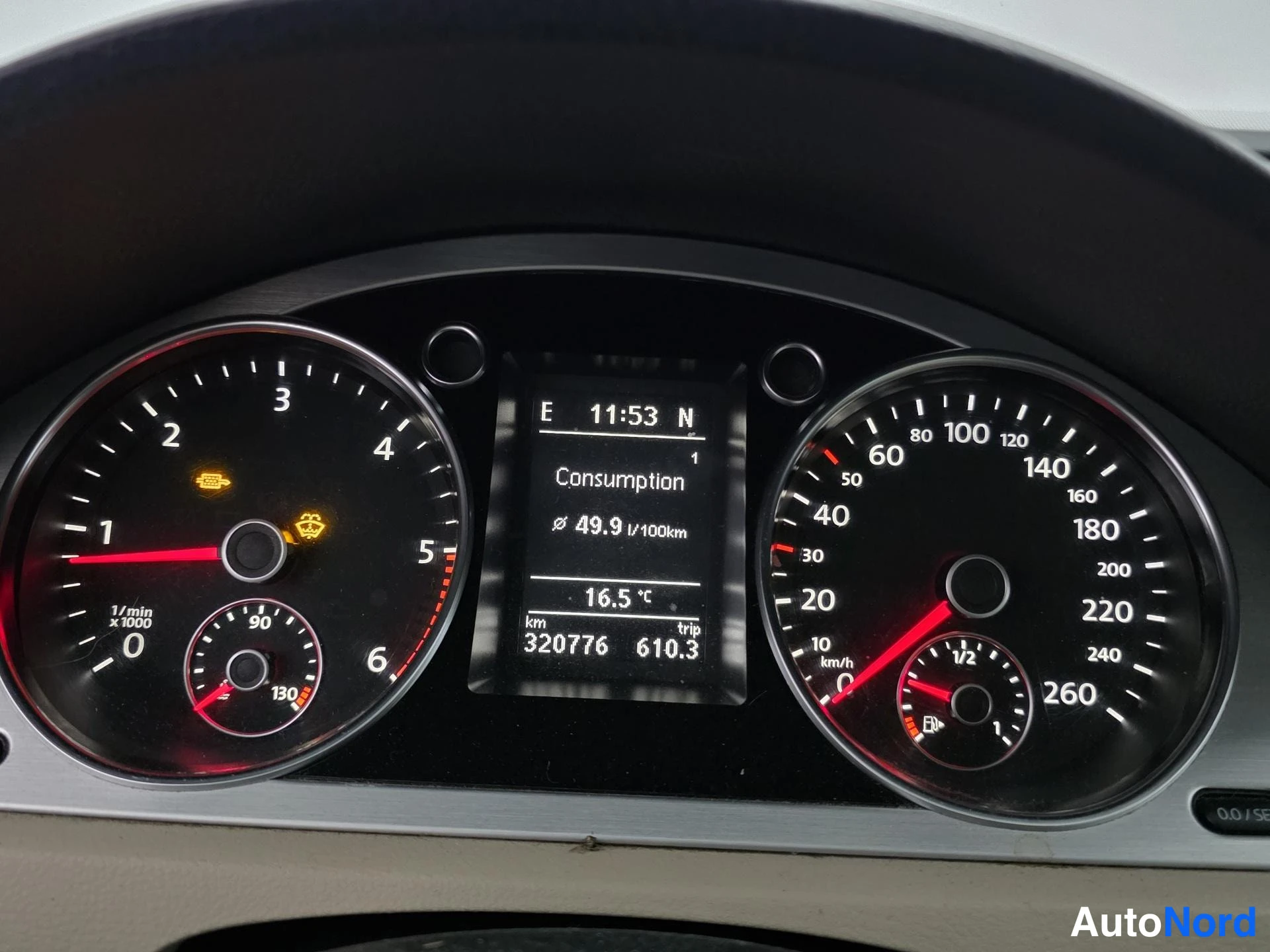 Harmaa Volkswagen Passat 2010, yksityiskohta, kuva 23