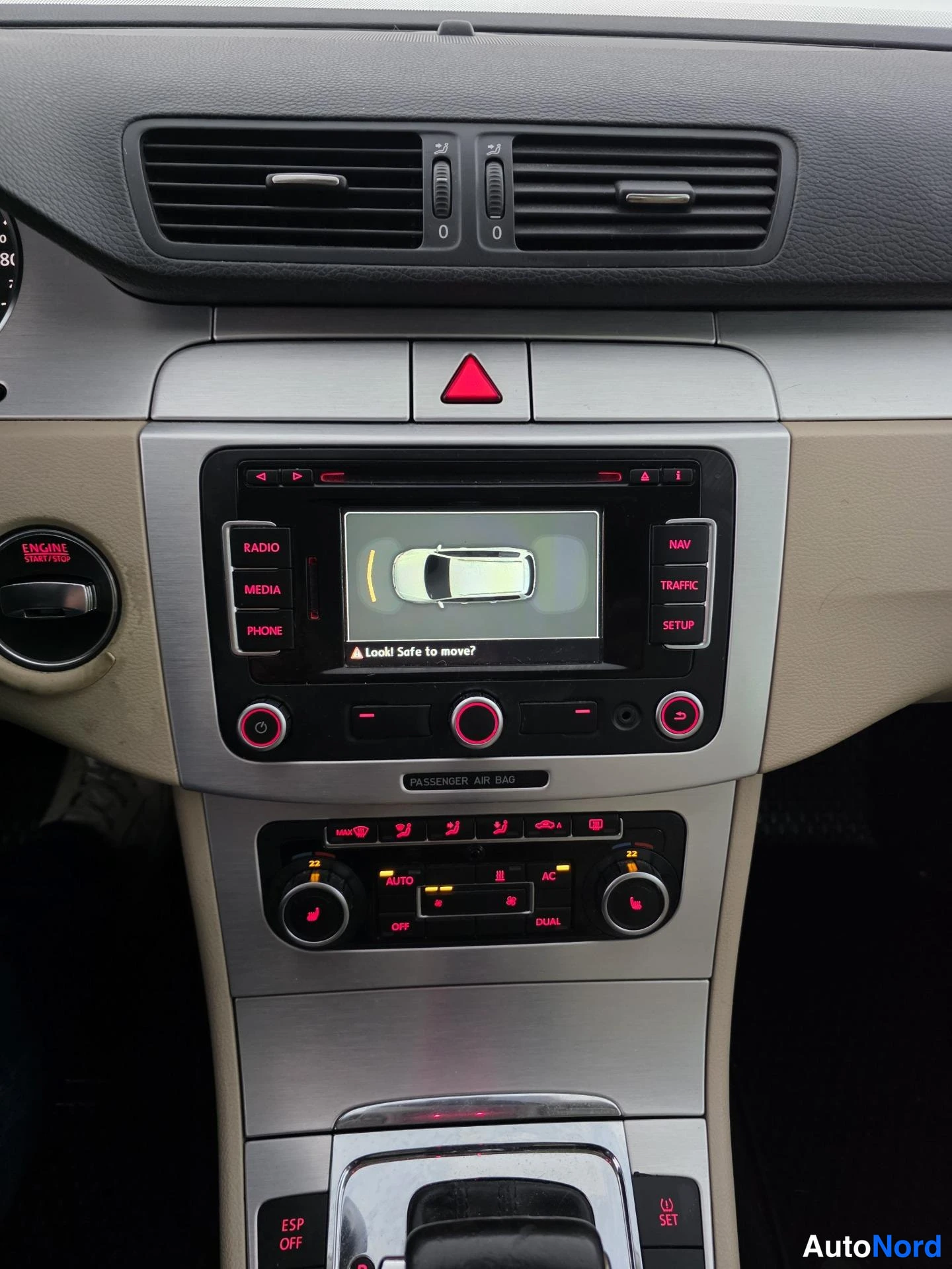Harmaa Volkswagen Passat 2010, ohjaamo, kuva 9