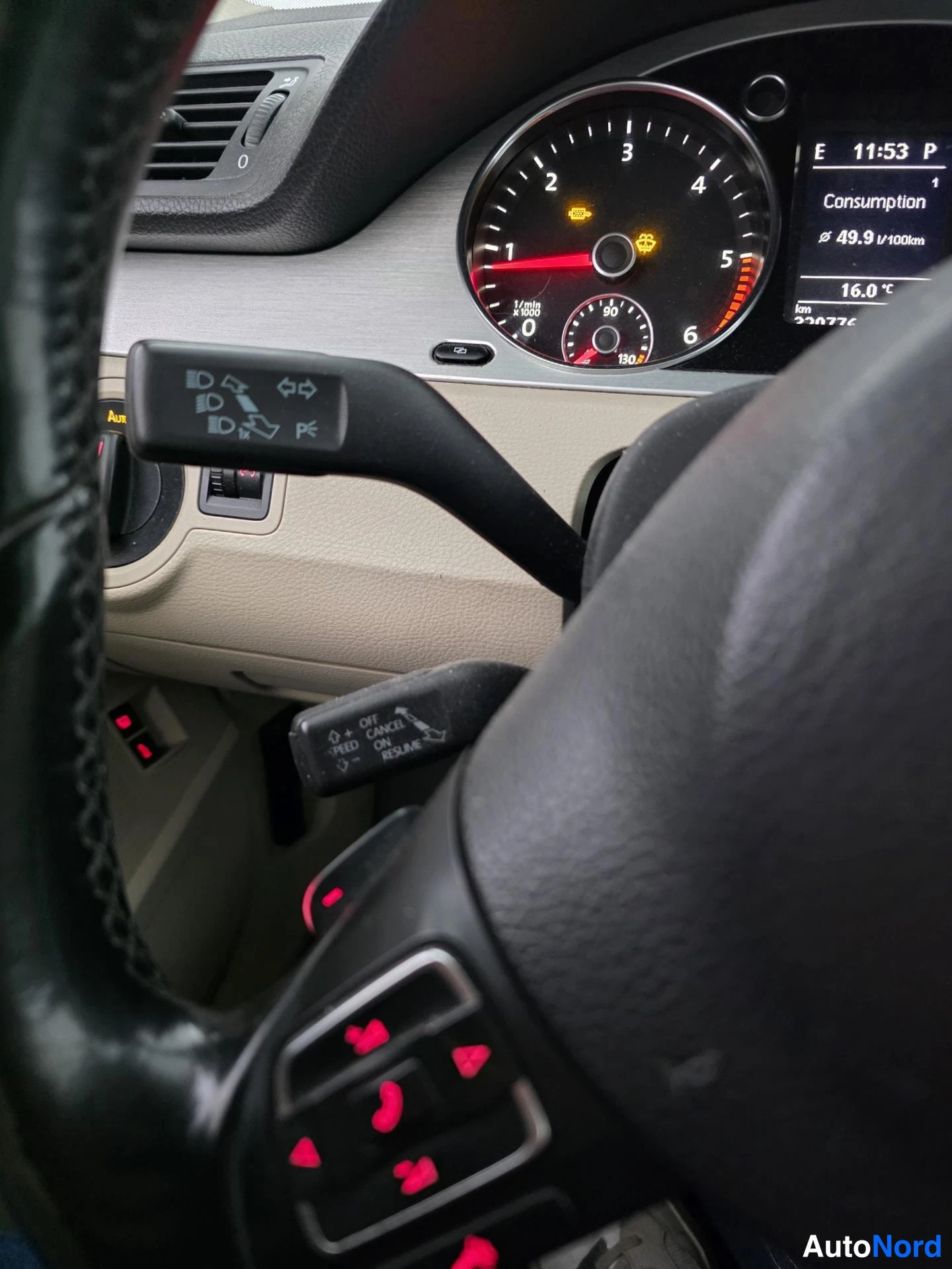 Harmaa Volkswagen Passat 2010, ohjaamo, kuva 11