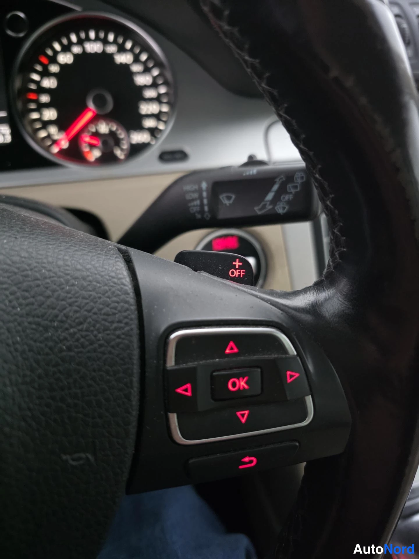 Harmaa Volkswagen Passat 2010, yksityiskohta, kuva 22