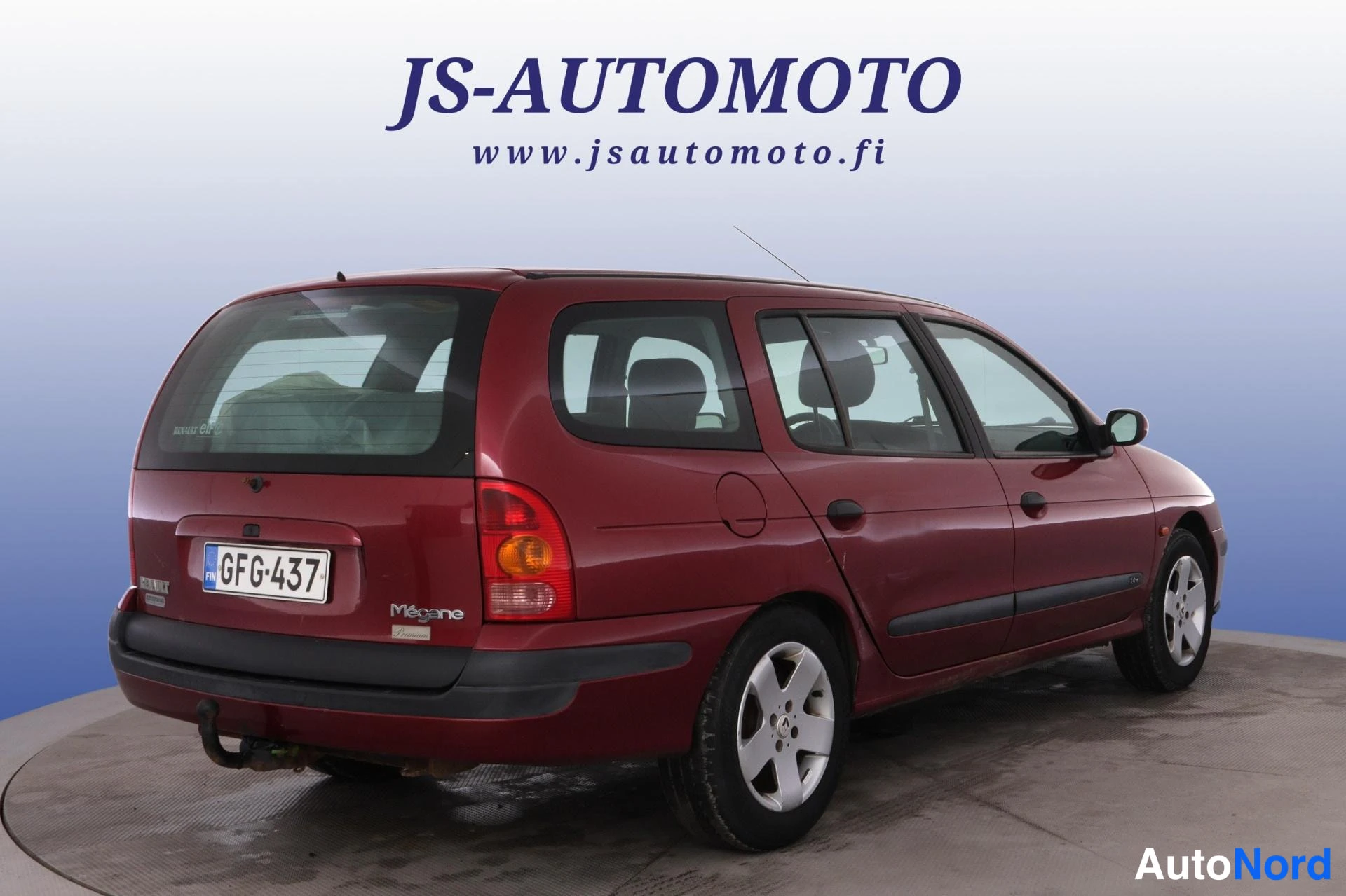 Röd Renault Megane 2003, snett bakifrån, bild 5