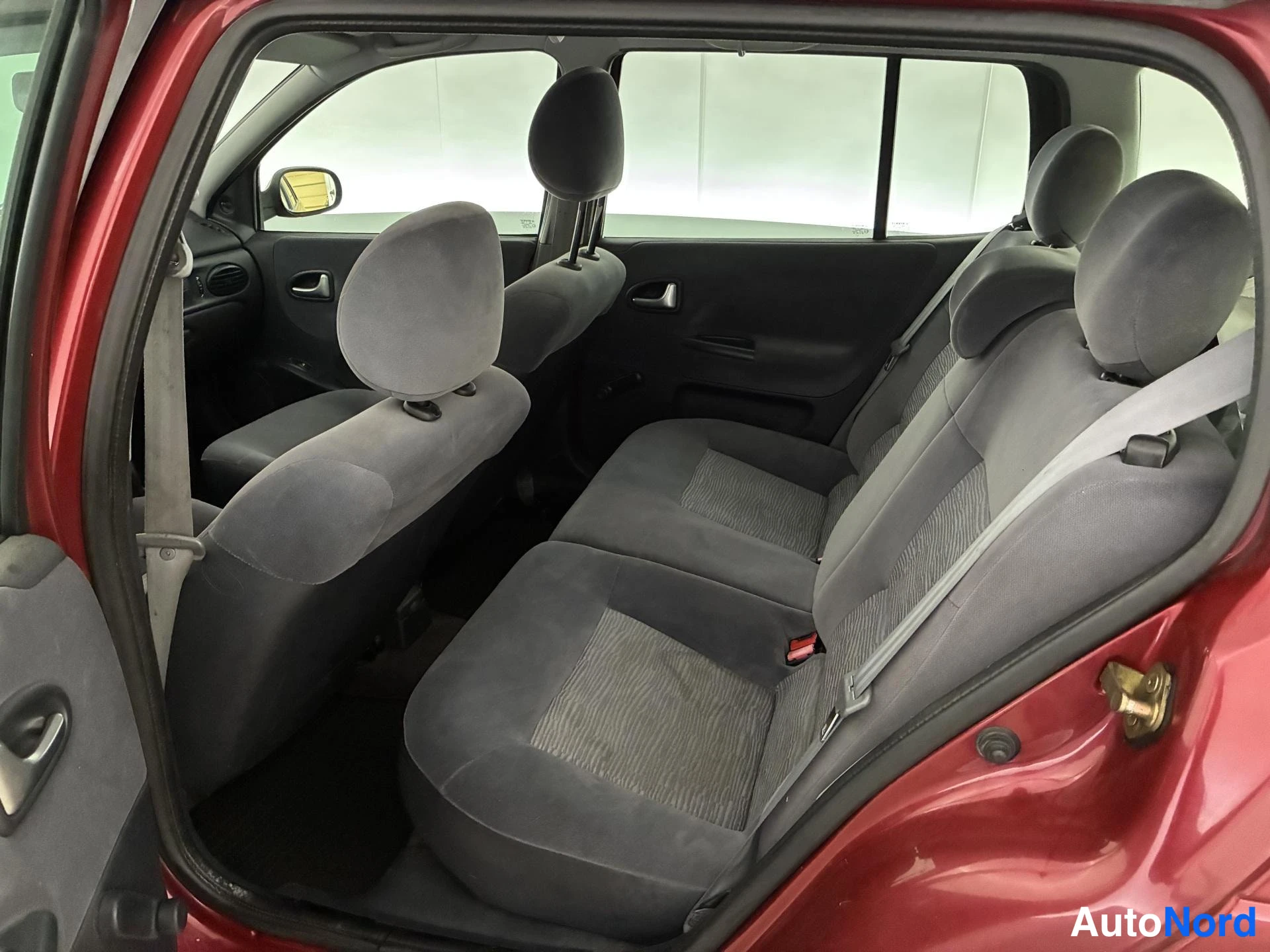 Röd Renault Megane 2003, baksäten, bild 10