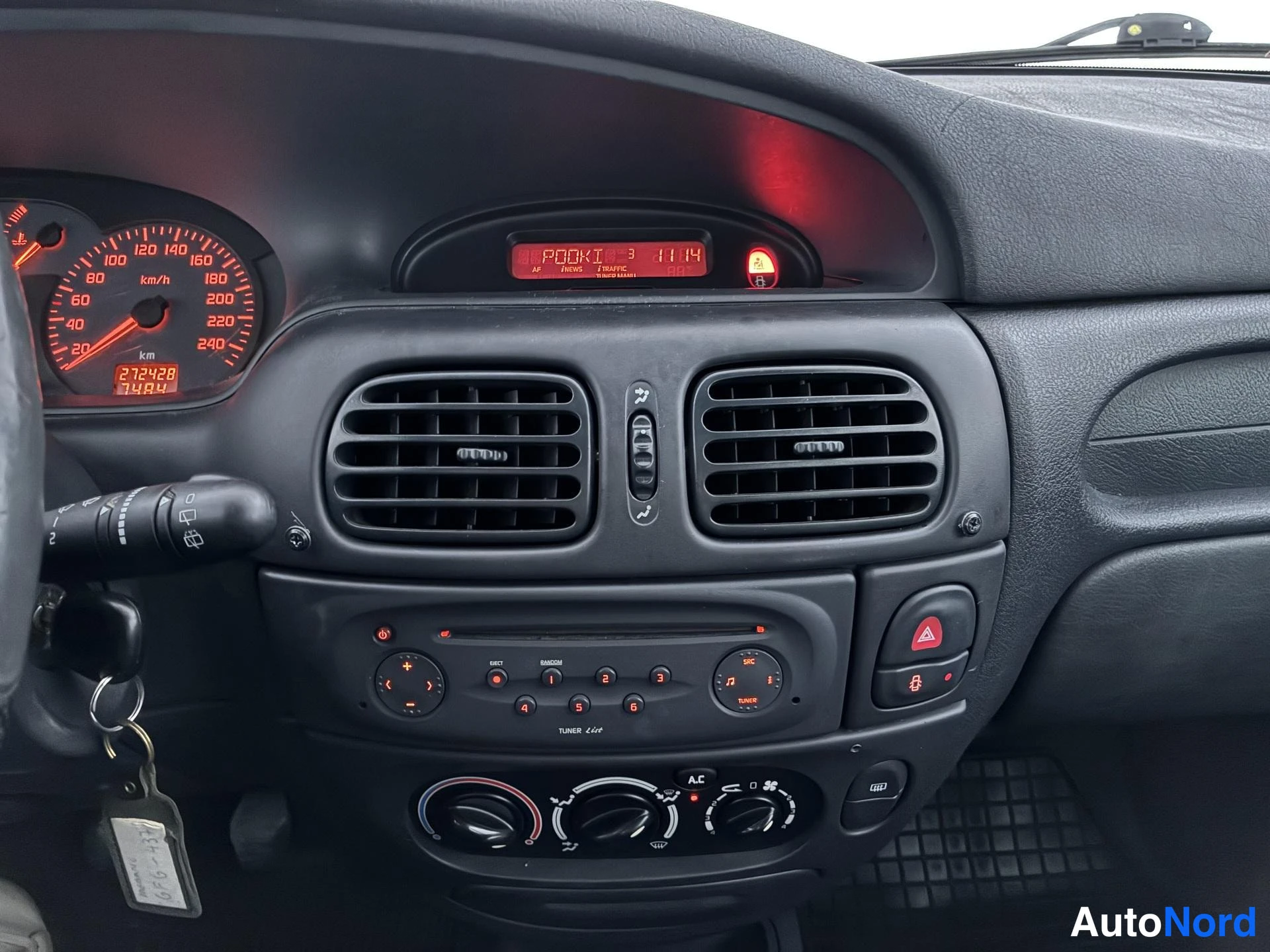 Röd Renault Megane 2003, detalj, bild 14