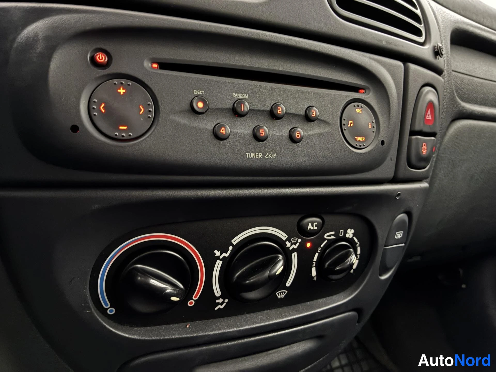 Röd Renault Megane 2003, detalj, bild 15