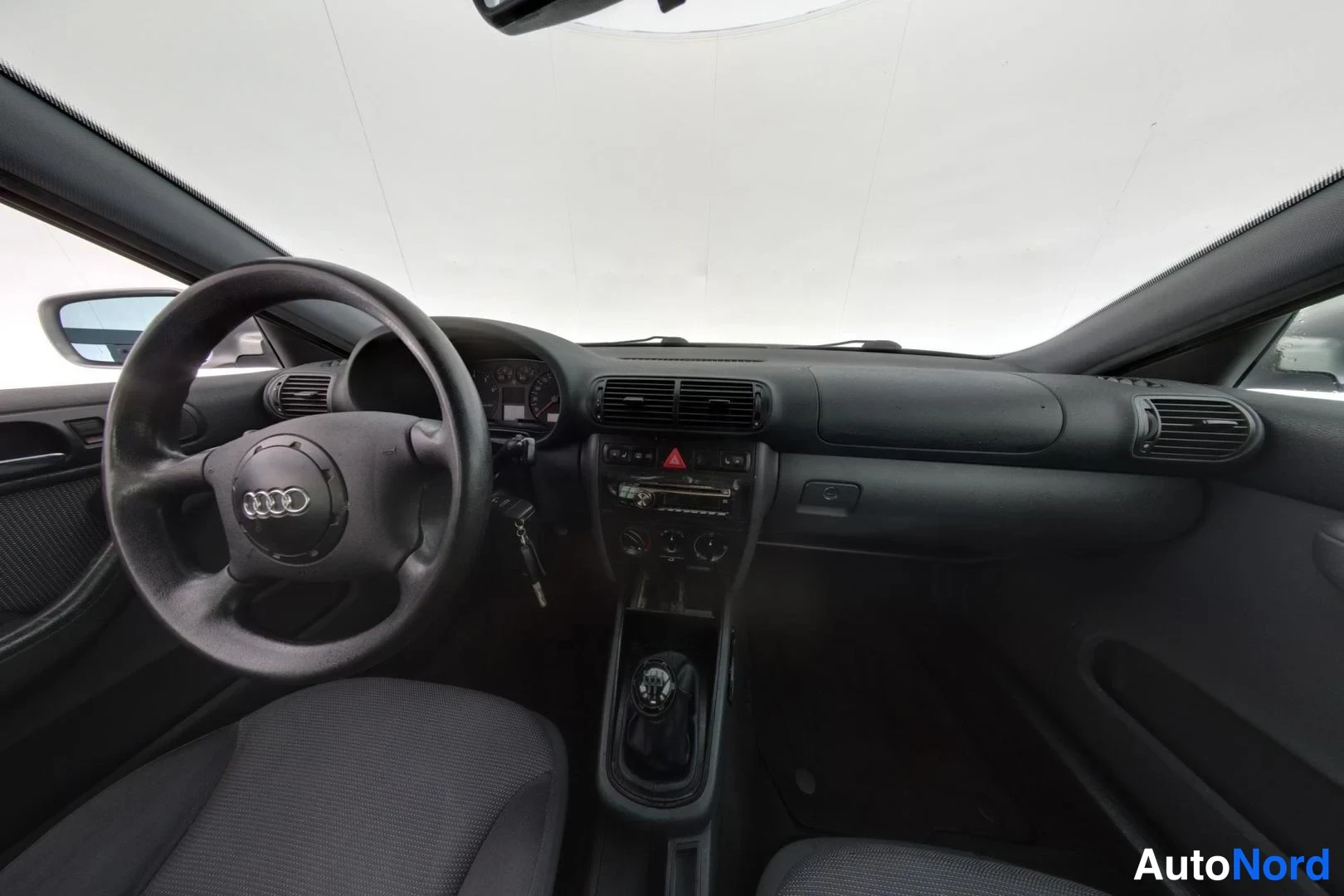 Harmaa Audi A3 2000, ohjaamo, kuva 8