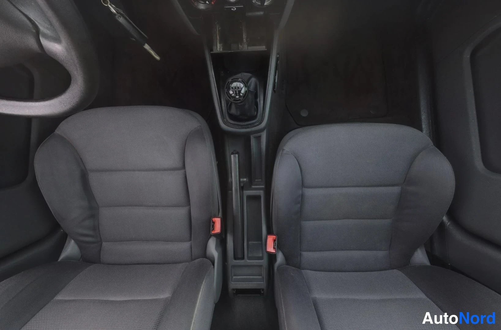 Harmaa Audi A3 2000, etuistuimet, kuva 11