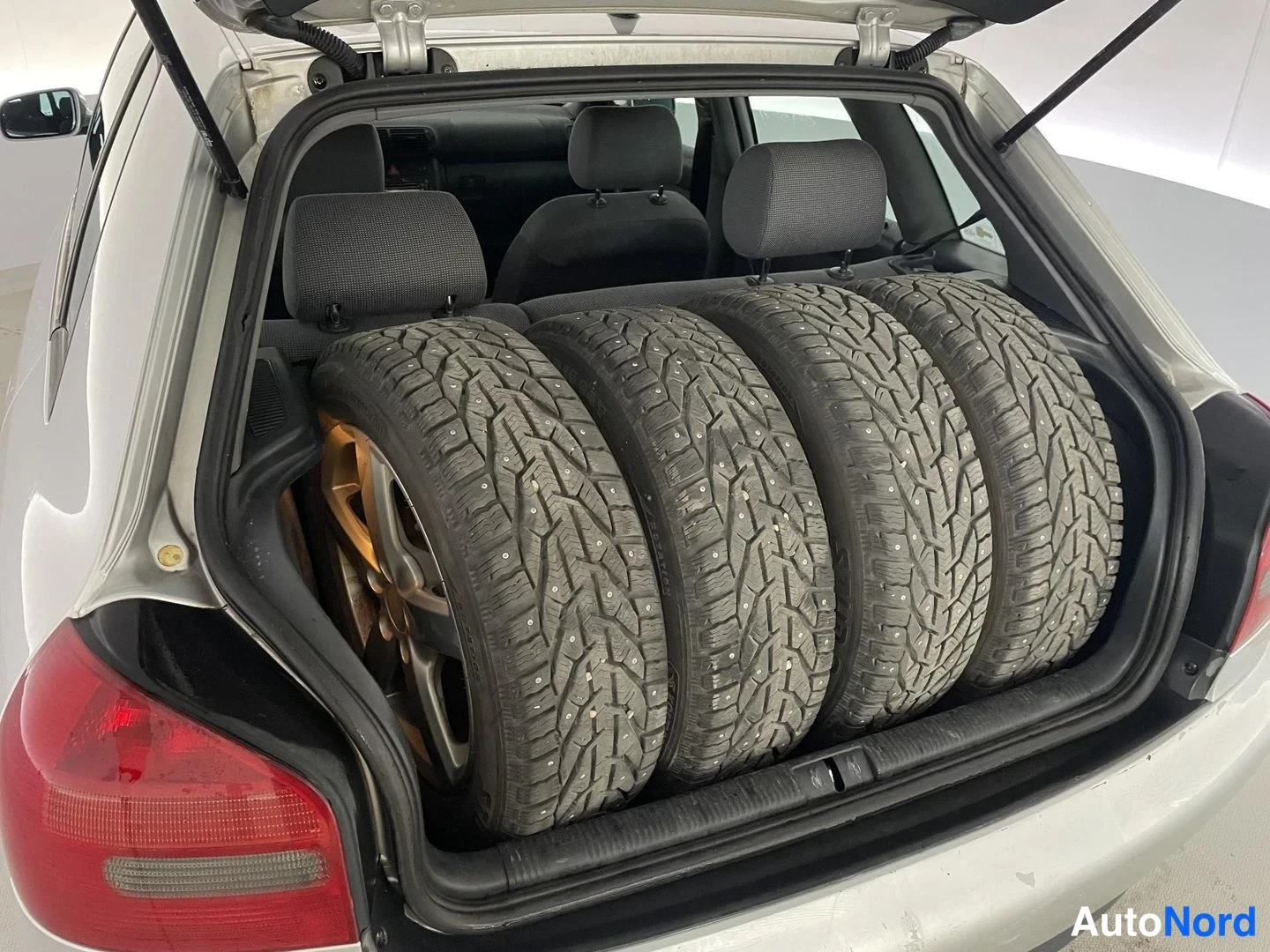 Harmaa Audi A3 2000, tavaratila, kuva 14