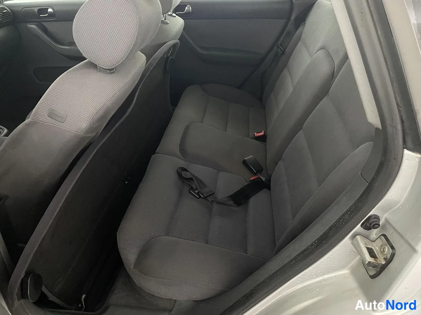 Harmaa Audi A3 2000, takaistuimet, kuva 12