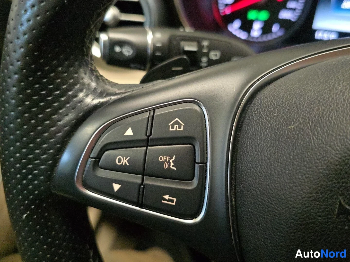Hopea Mercedes-Benz C 250 BlueTEC 2015, yksityiskohta, kuva 23