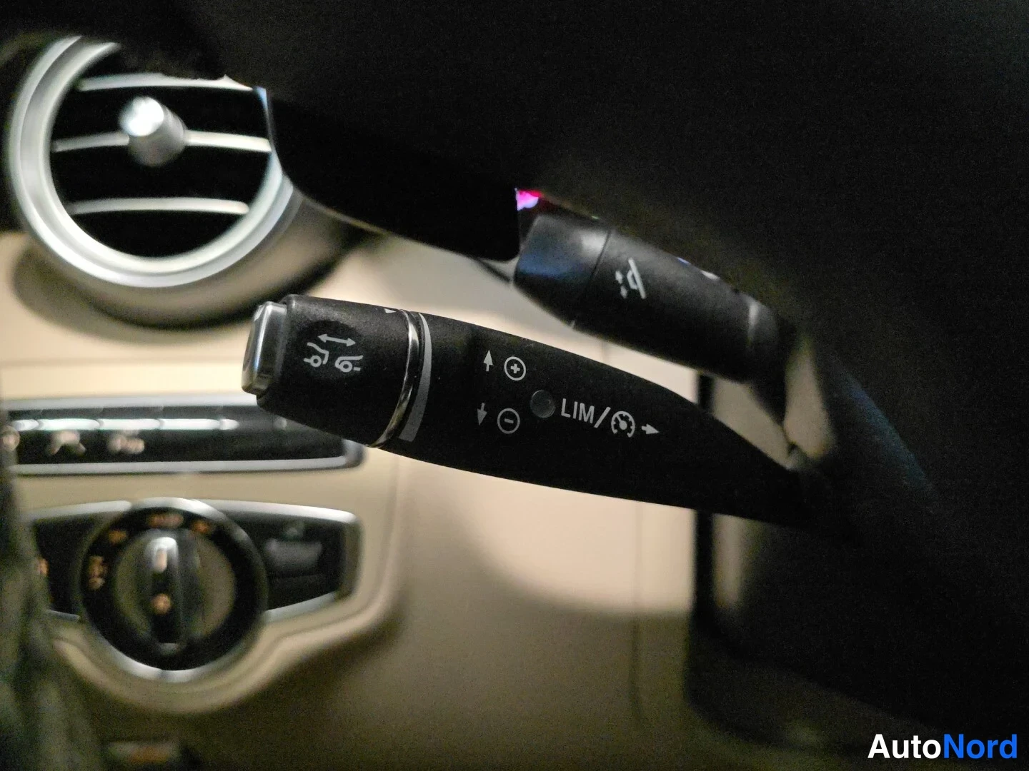 Hopea Mercedes-Benz C 250 BlueTEC 2015, yksityiskohta, kuva 18