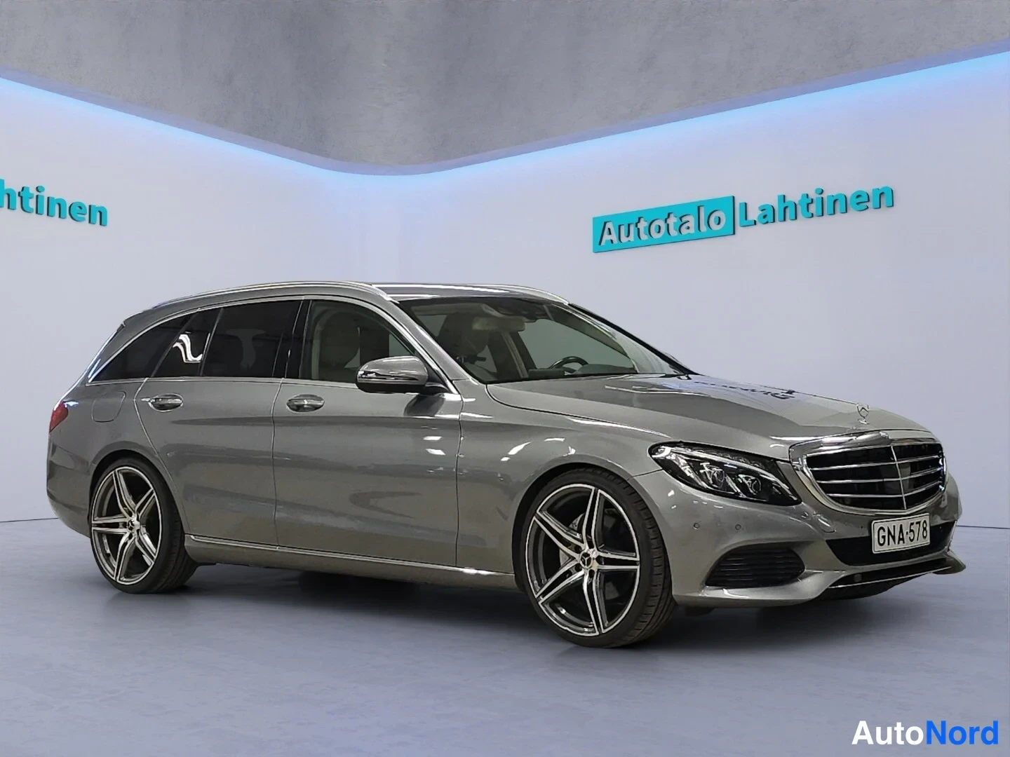 Hopea Mercedes-Benz C 250 BlueTEC 2015, etuviisto, keula oikealle, kuva 2