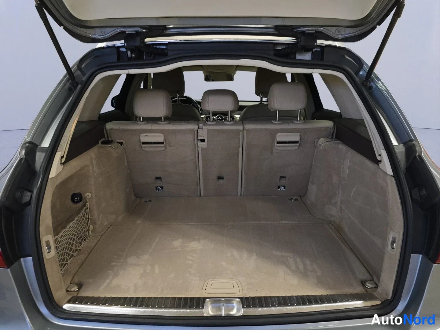 Hopea Mercedes-Benz C 250 BlueTEC 2015, tavaratila, kuva 13