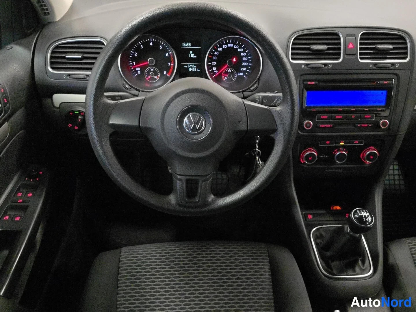 Punainen Volkswagen Golf Variant 2011, ohjaamo, kuva 10
