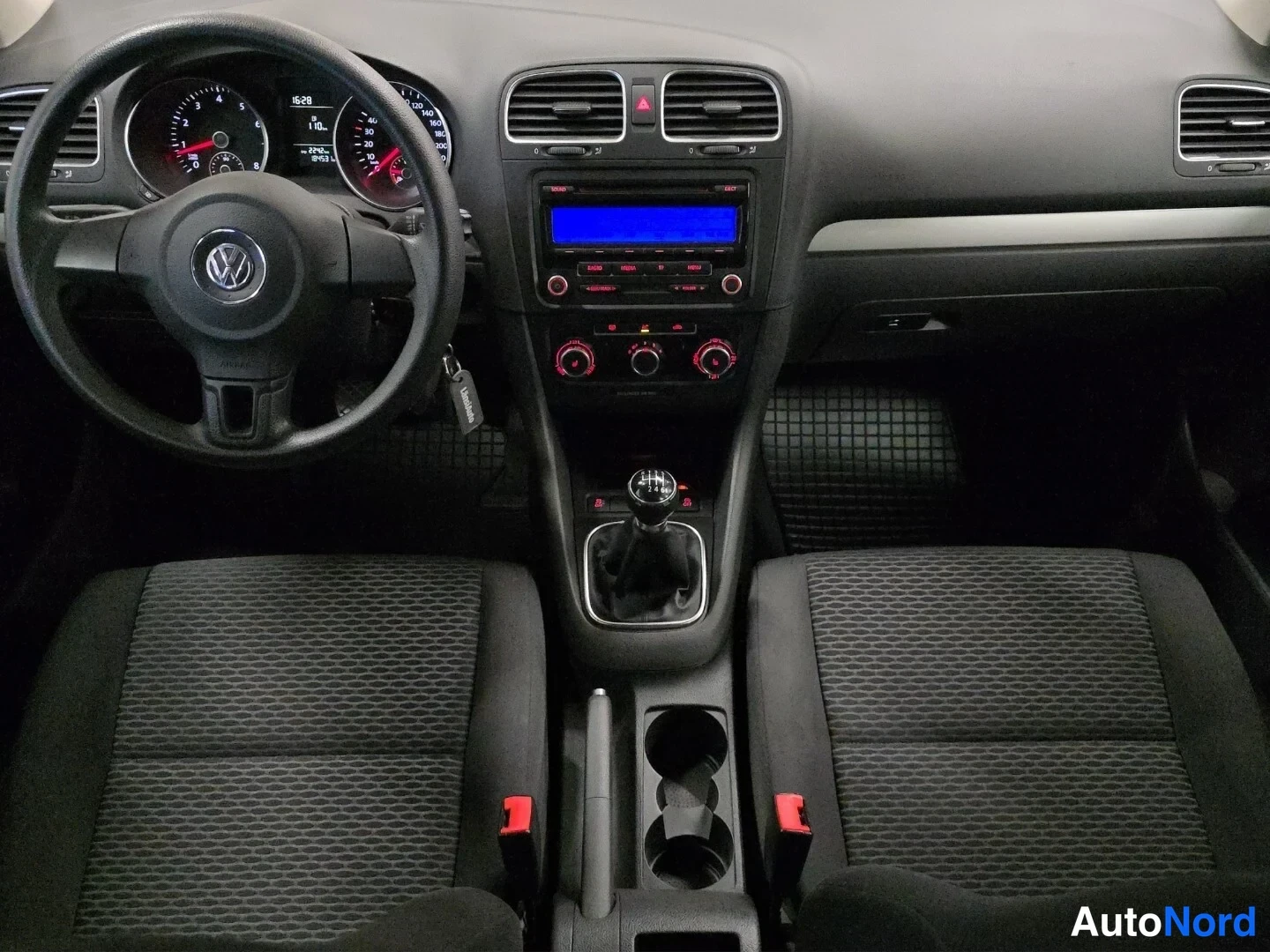 Punainen Volkswagen Golf Variant 2011, ohjaamo, kuva 9
