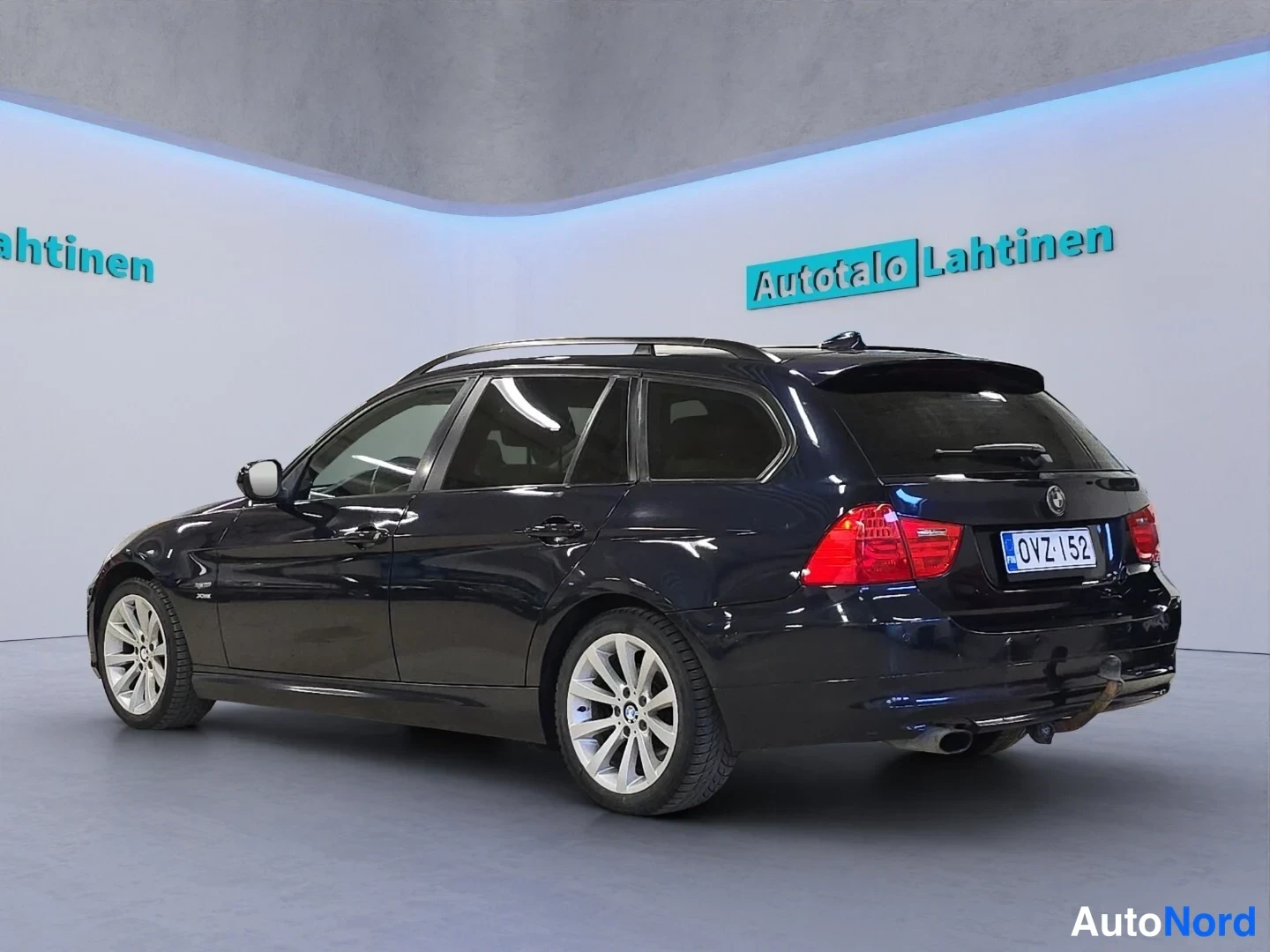 Sininen BMW 320d xDrive 2009, takaviisto, kuva 6