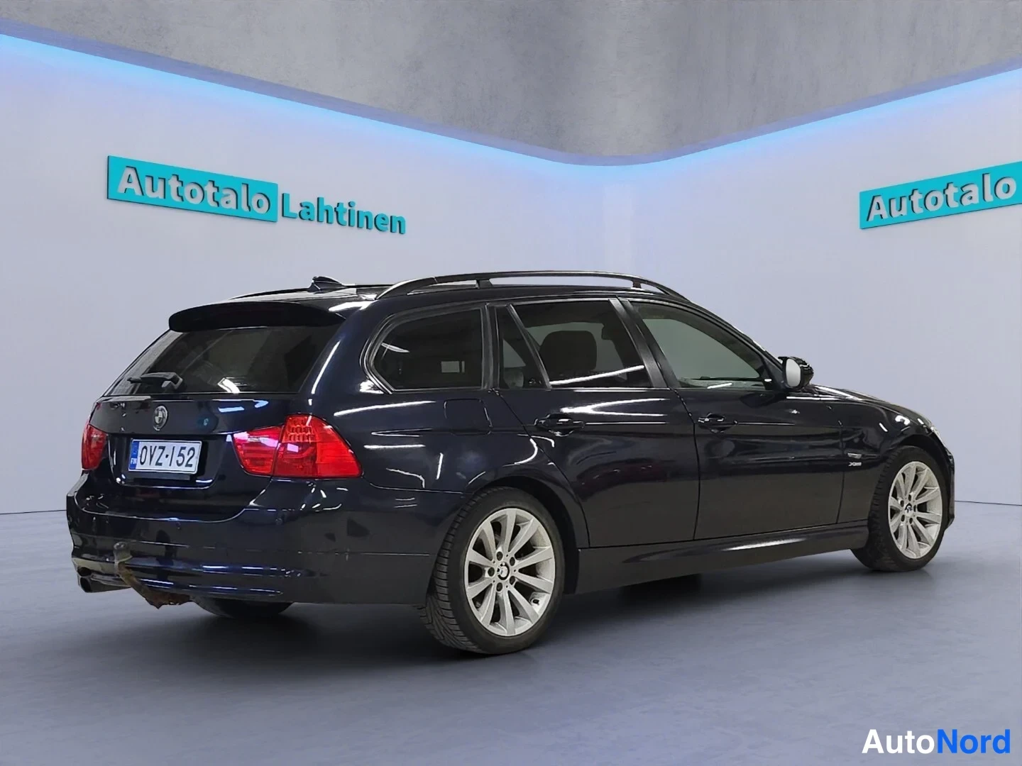 Sininen BMW 320d xDrive 2009, takaviisto, kuva 7