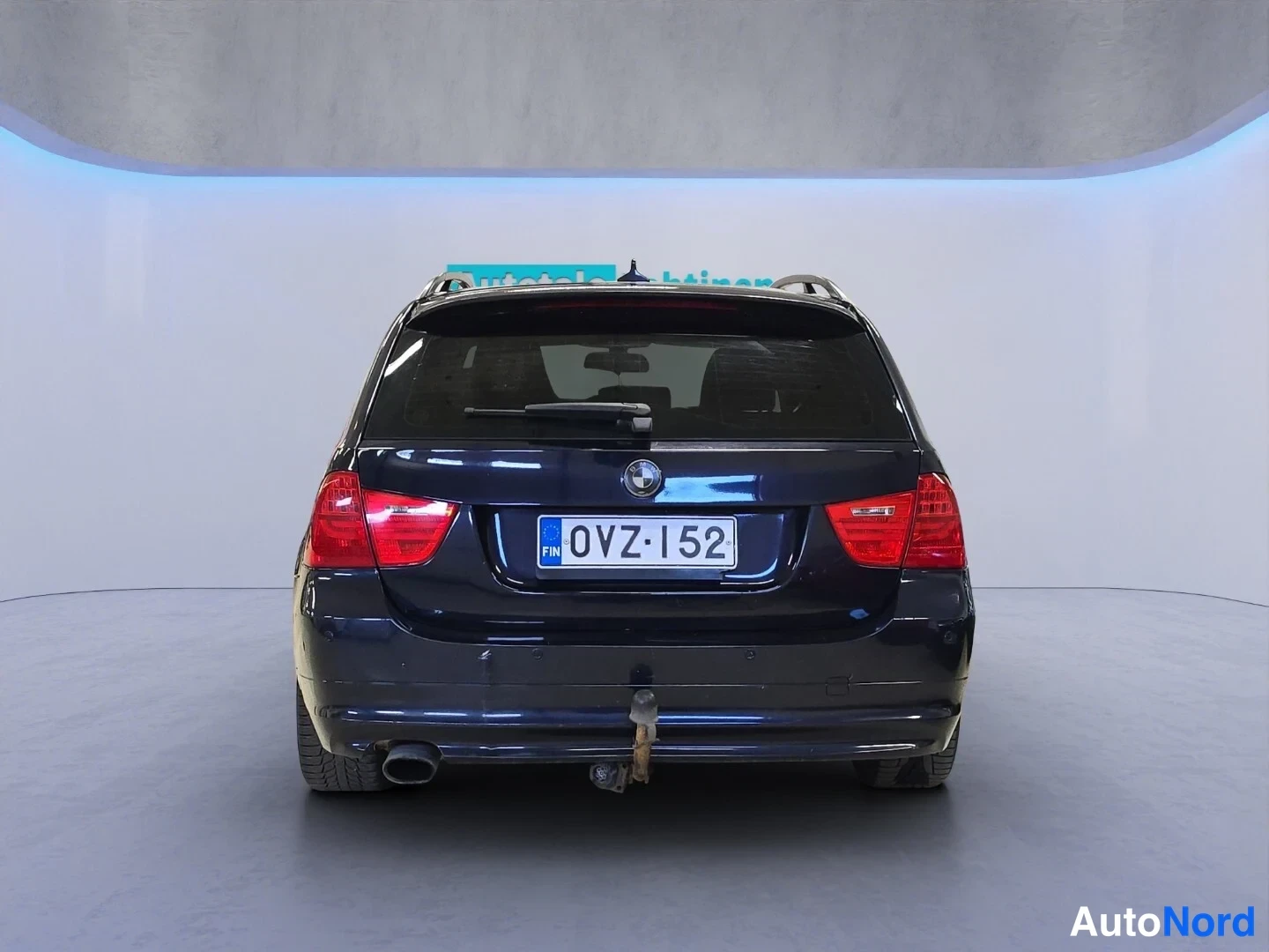 Sininen BMW 320d xDrive 2009, takaa, kuva 8