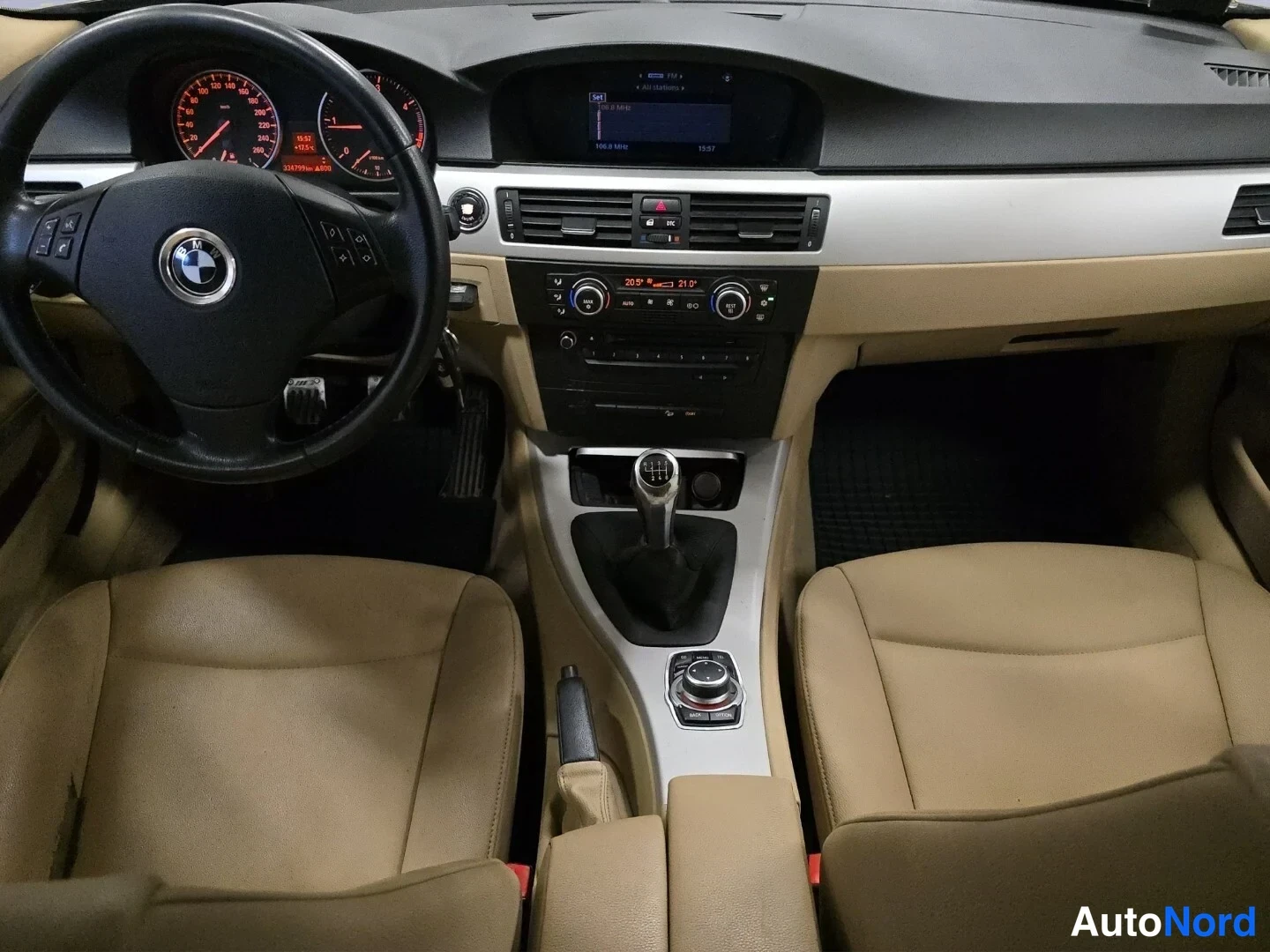 Sininen BMW 320d xDrive 2009, ohjaamo, kuva 9