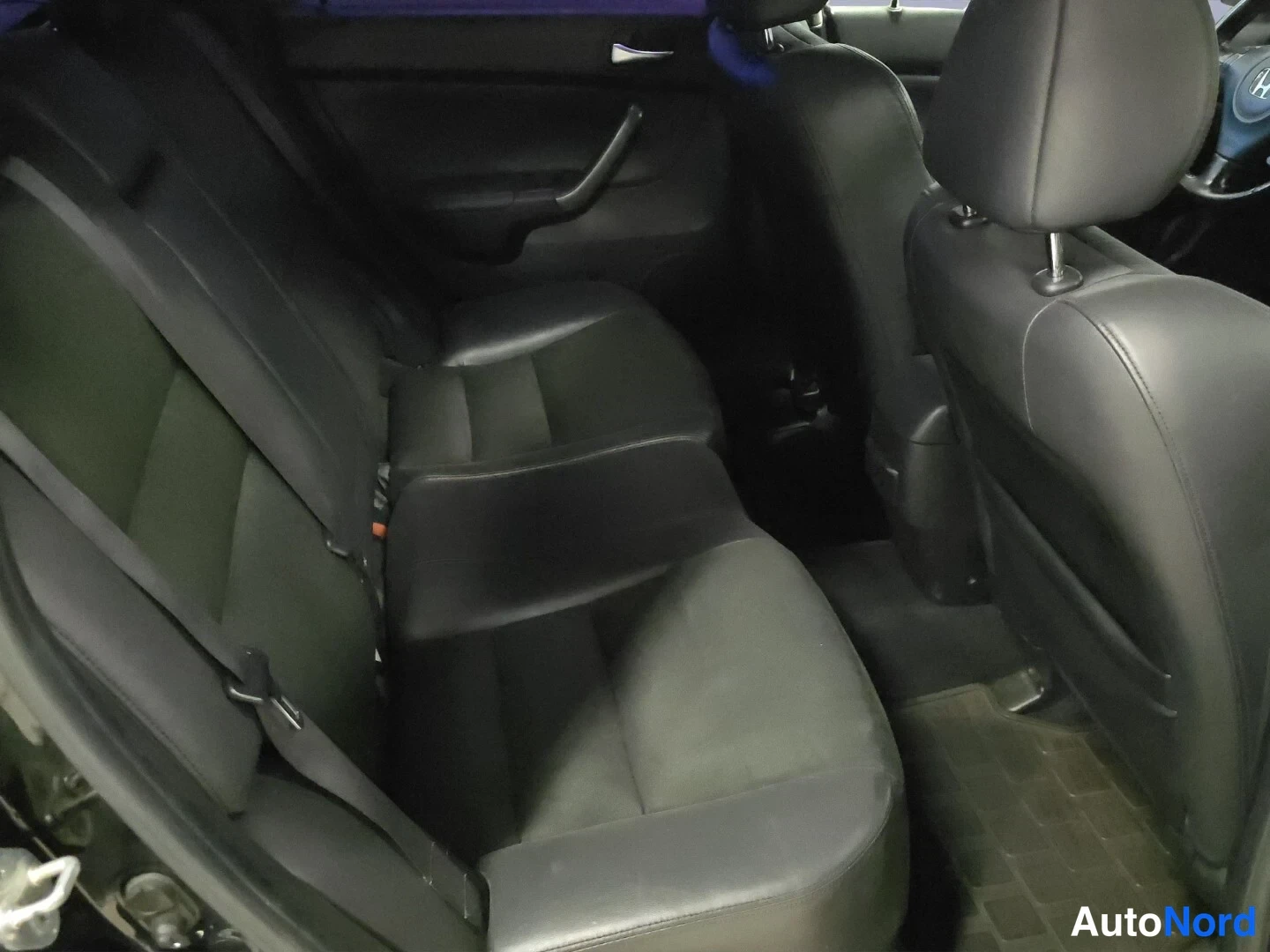 Musta Honda Accord Tourer 2006, takaistuimet, kuva 13