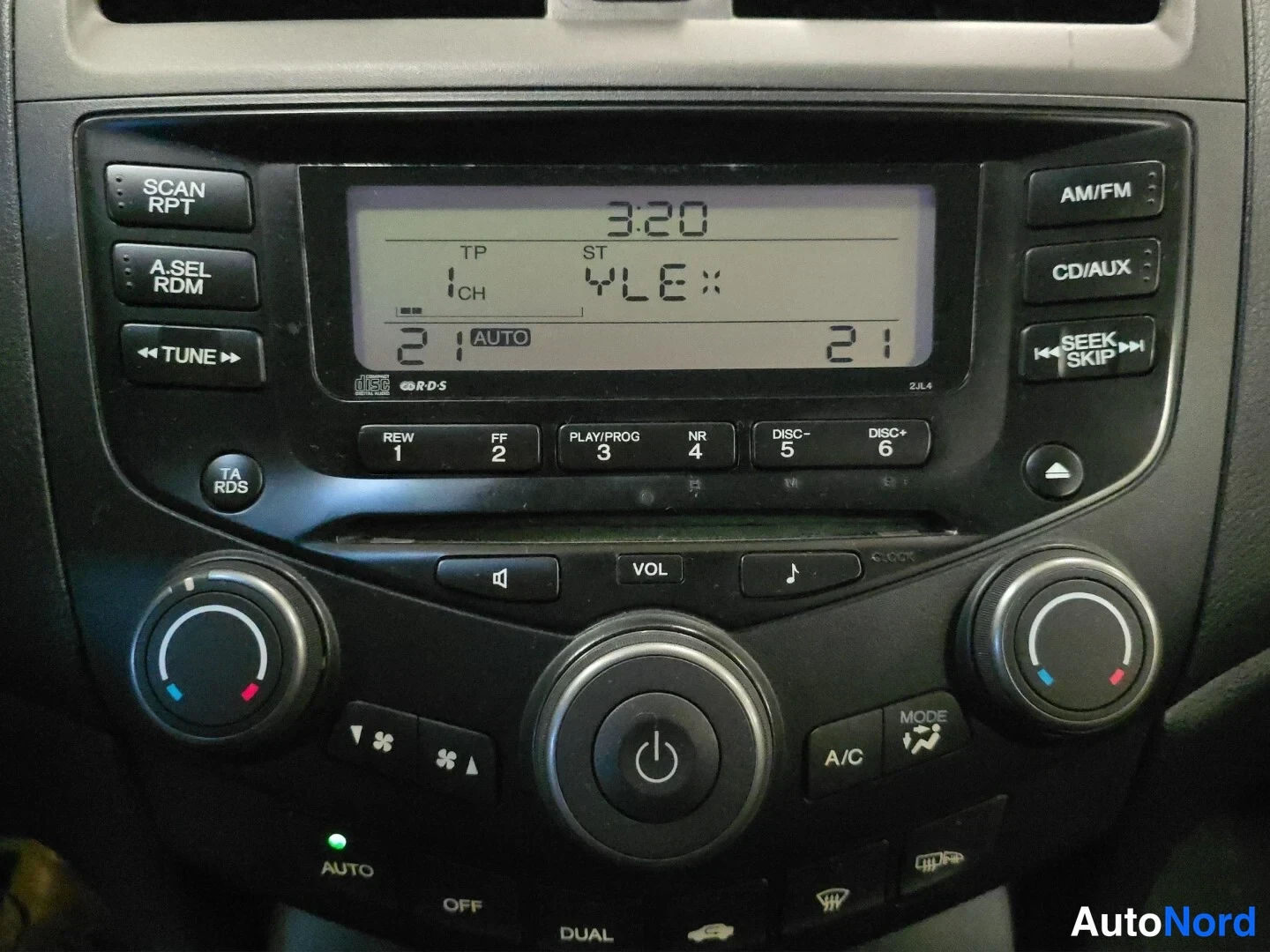 Musta Honda Accord Tourer 2006, yksityiskohta, kuva 17