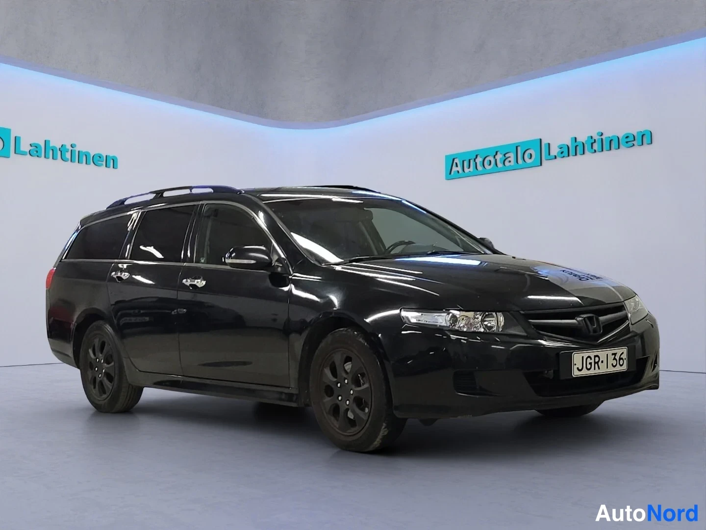 Musta Honda Accord Tourer 2006, etuviisto, keula oikealle, kuva 2