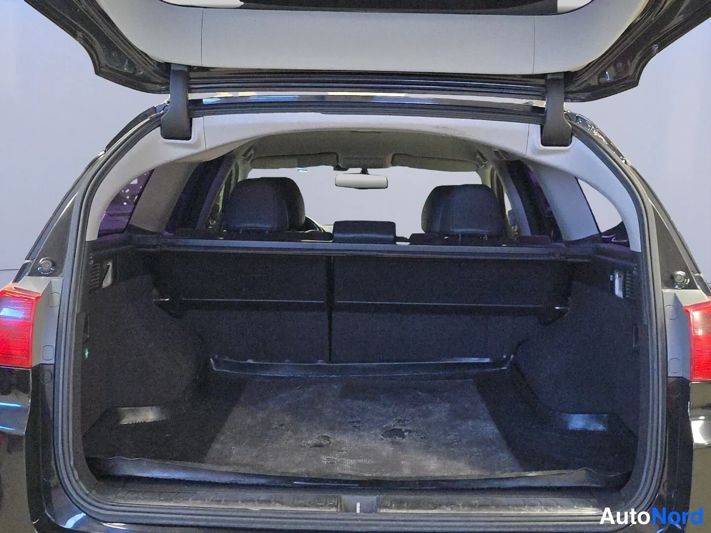 Musta Honda Accord Tourer 2006, tavaratila, kuva 14