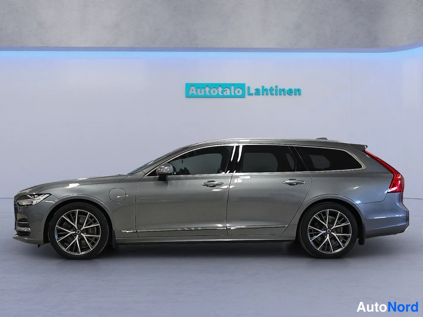 Grey Volvo V90 2020, side, photo 4