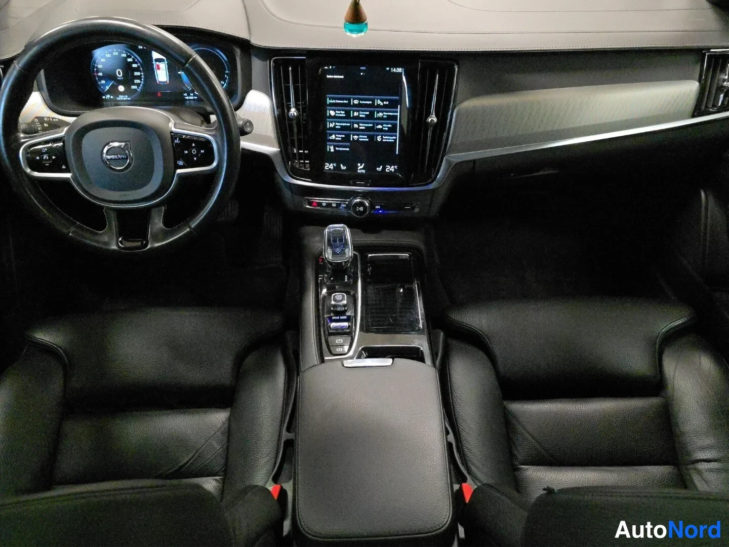 Grey Volvo V90 2020, cockpit, photo 11