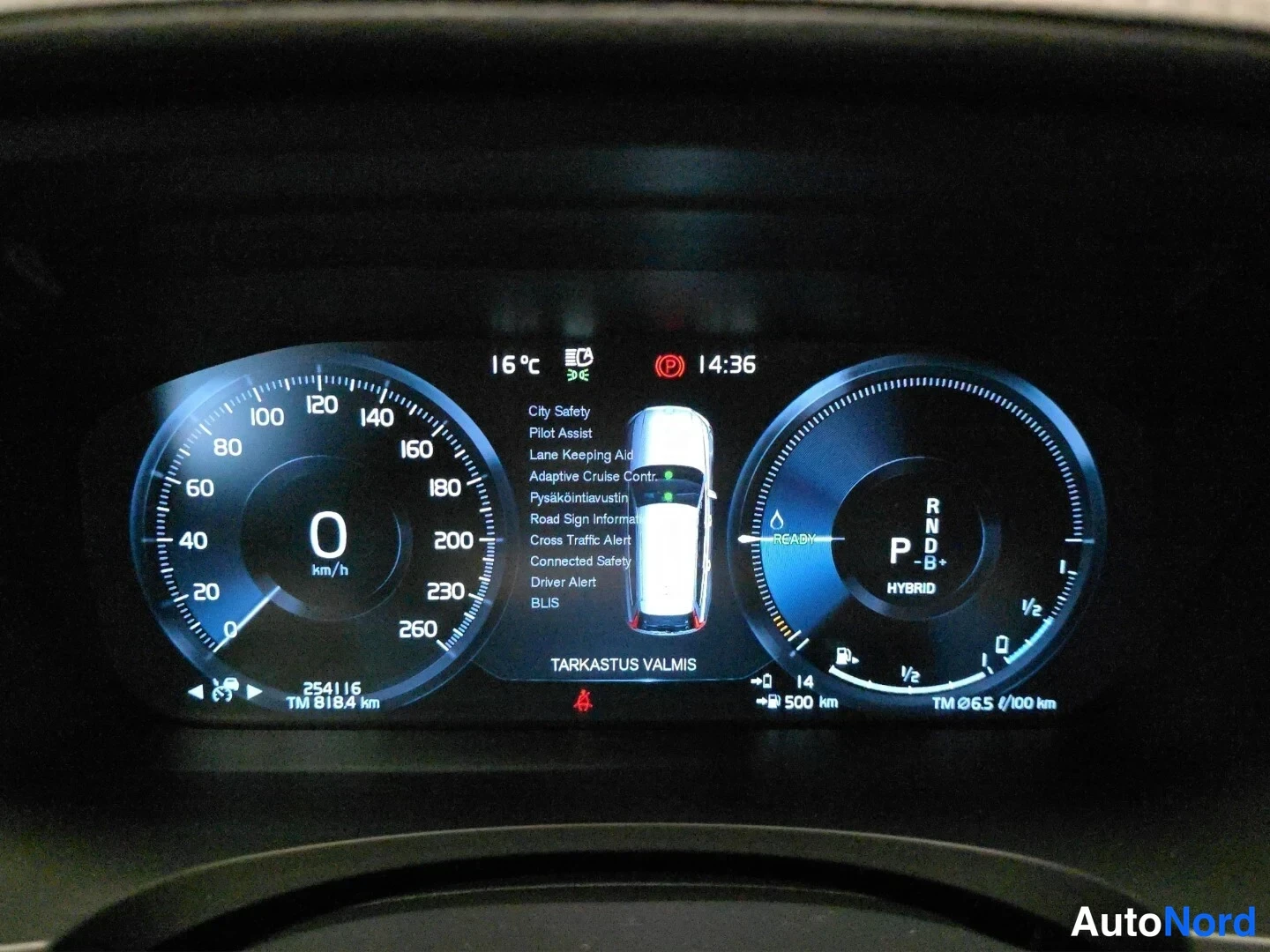 Grey Volvo V90 2020, detail, photo 17
